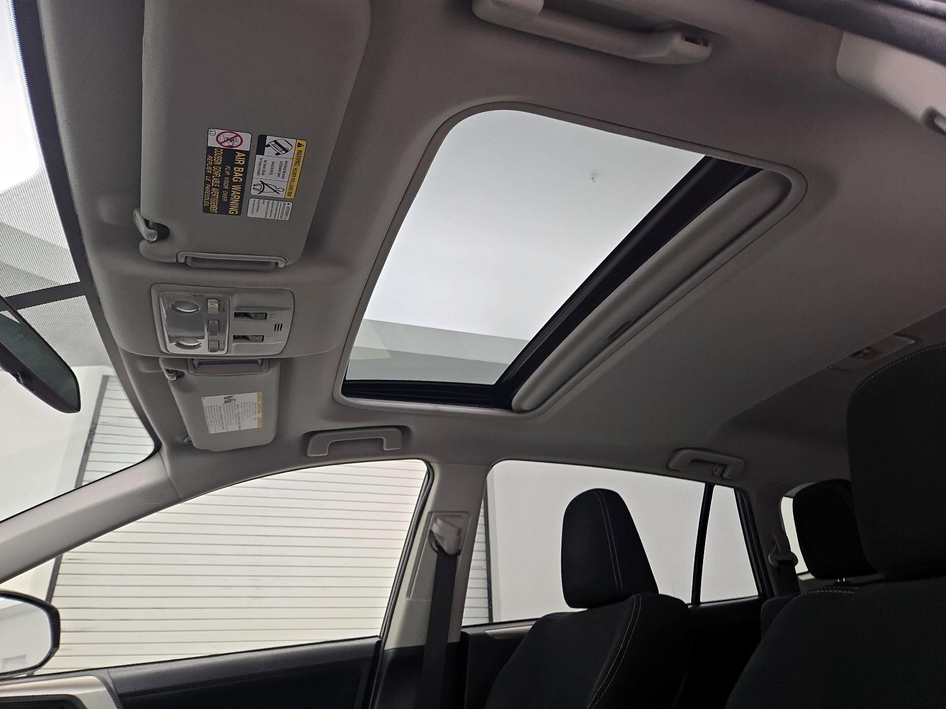 Thumbnail: 2015 Toyota RAV4 - 19