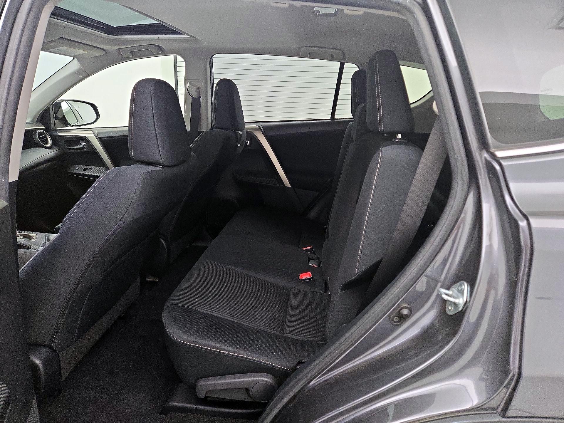 Thumbnail: 2015 Toyota RAV4 - 20