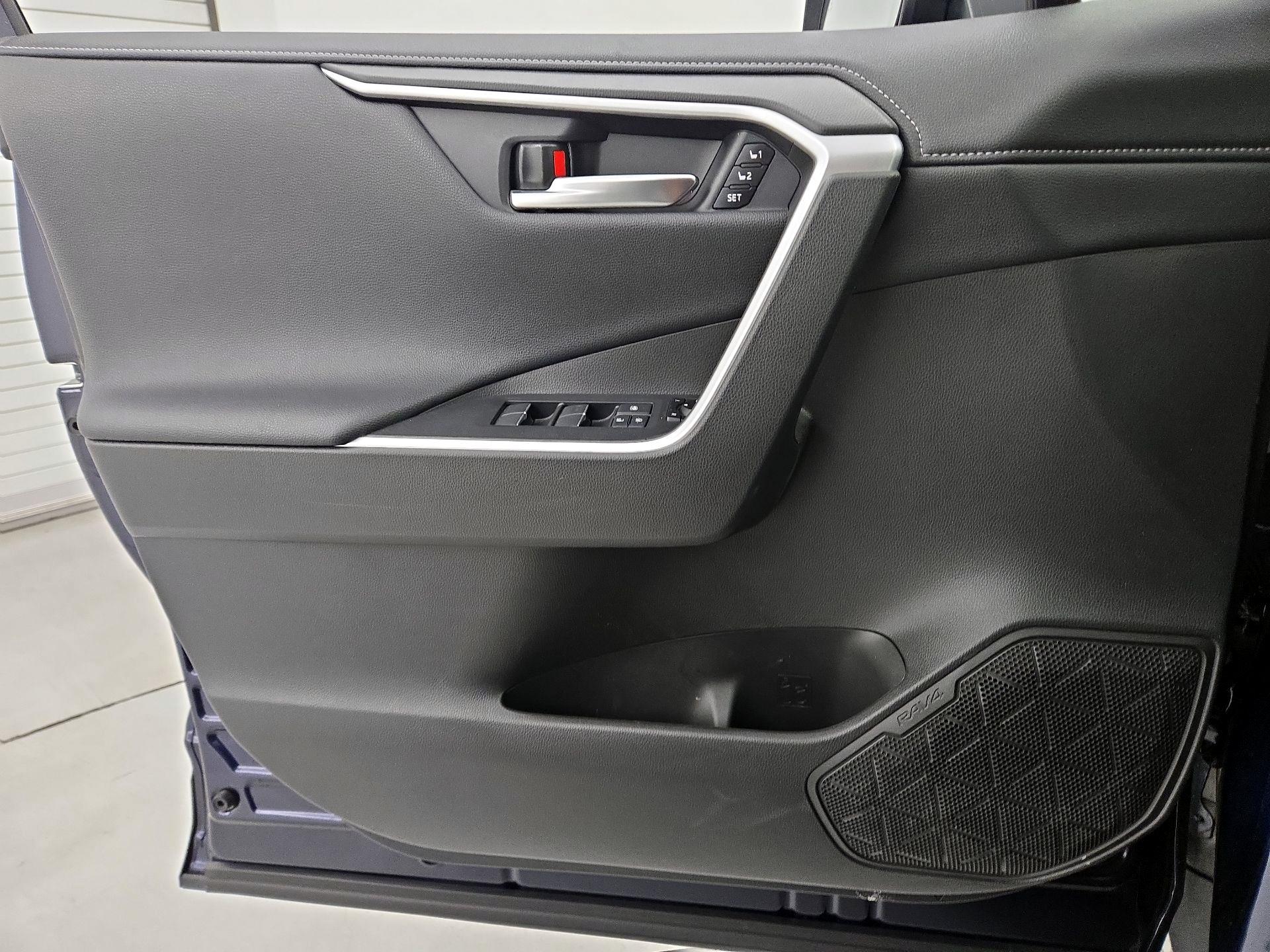 Thumbnail: 2021 Toyota RAV4 - 12