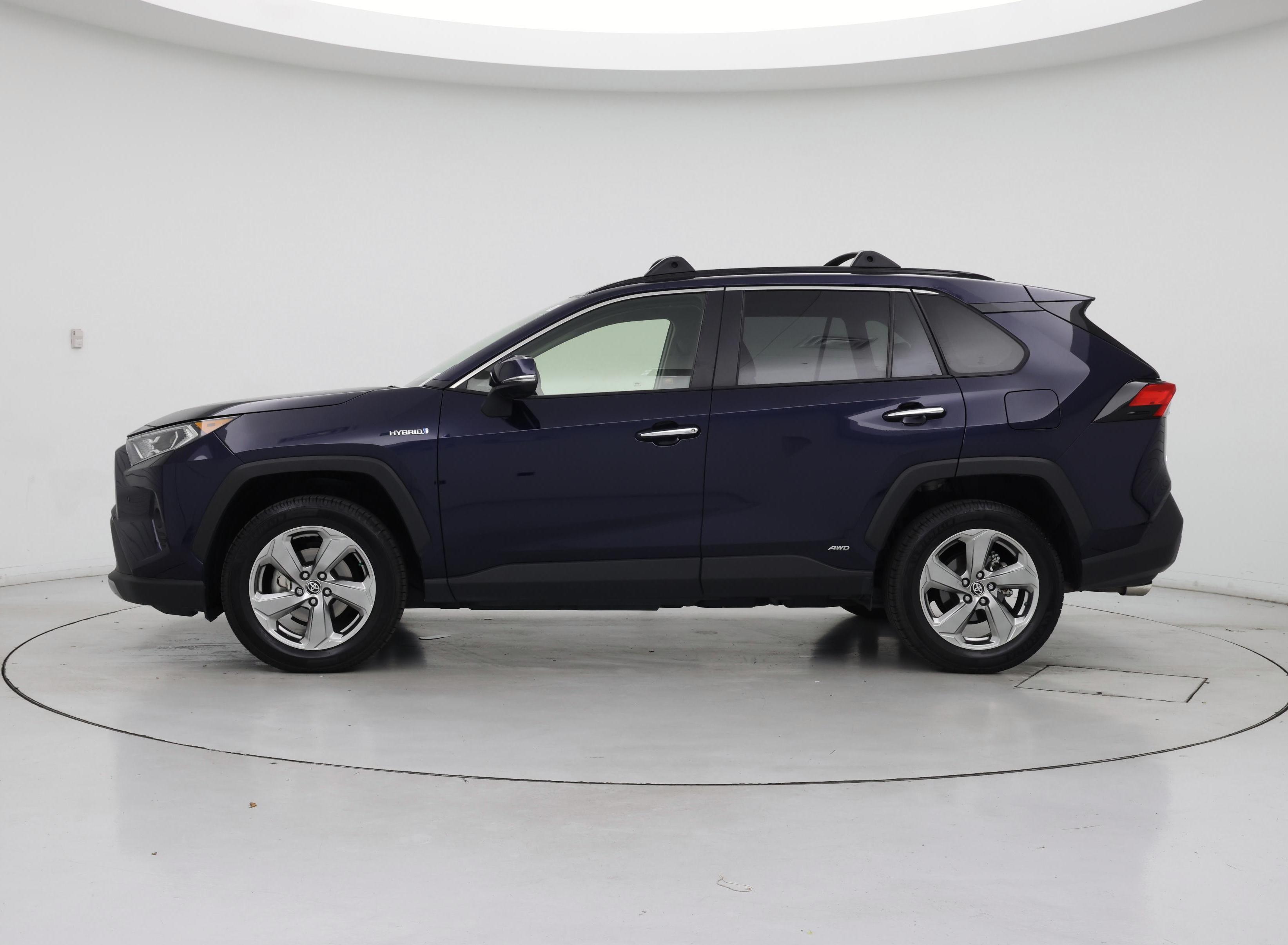 Thumbnail: 2021 Toyota RAV4 - 3