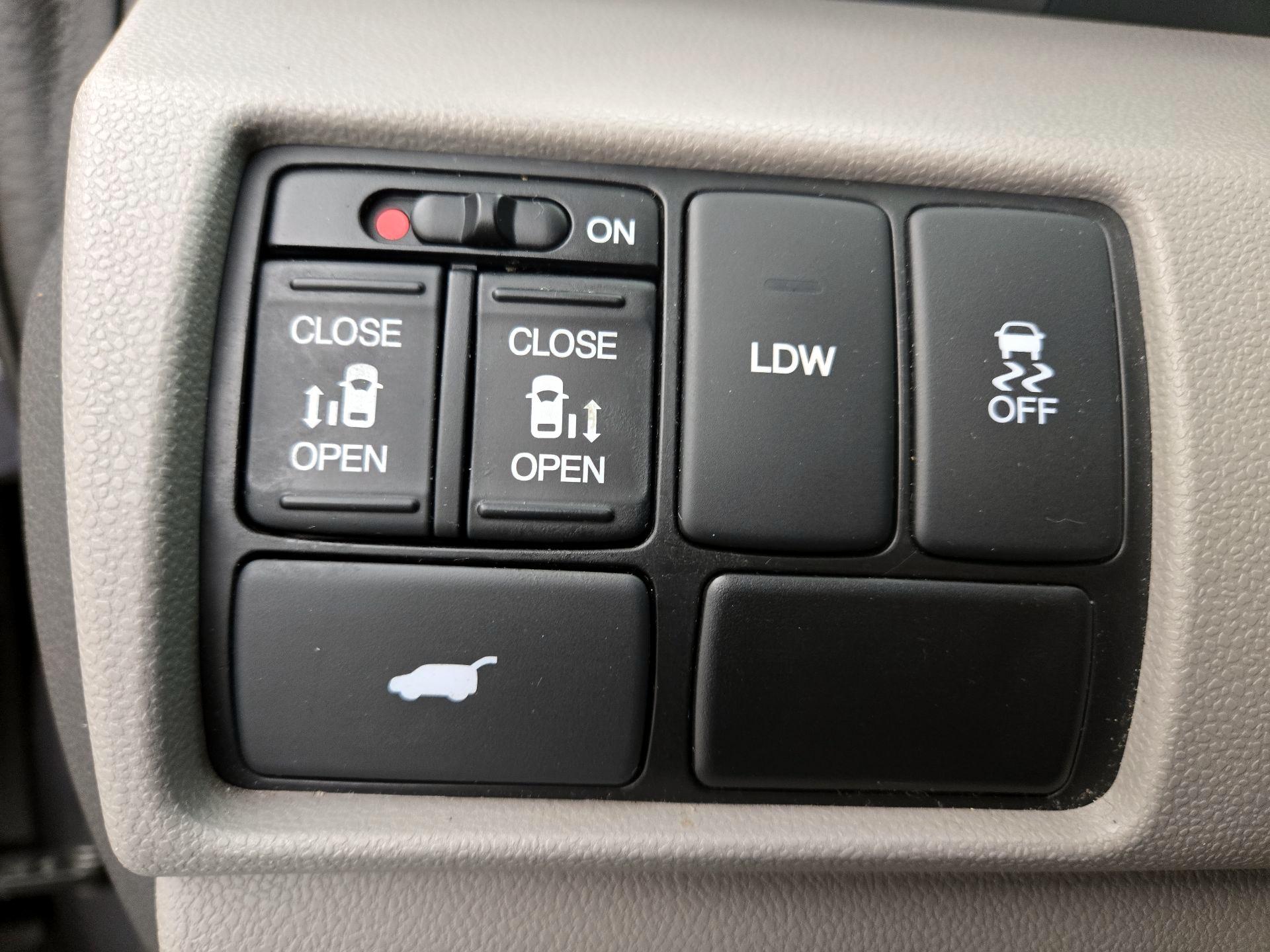 Thumbnail: 2016 Honda Odyssey - 13