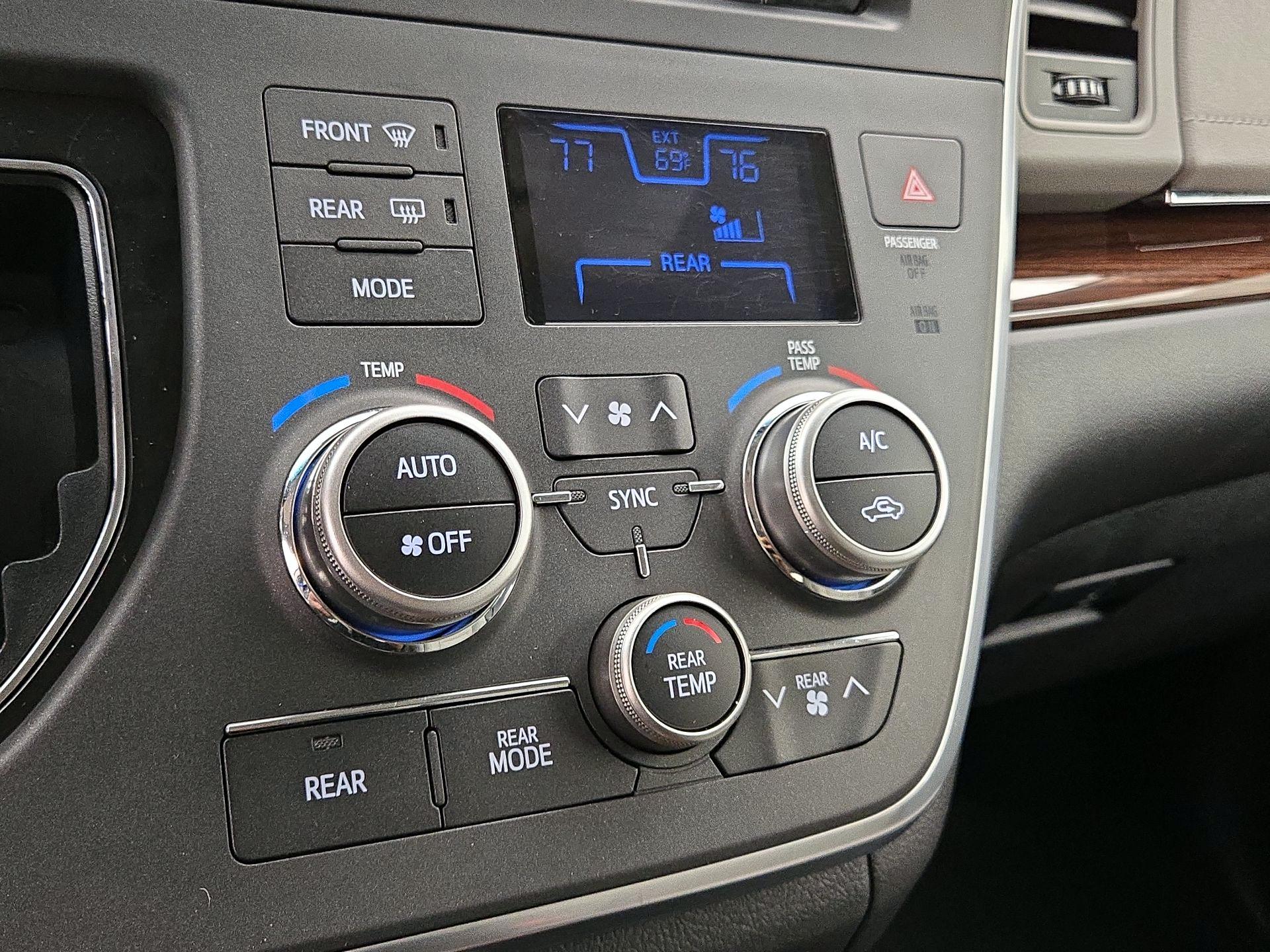 Thumbnail: 2017 Toyota Sienna - 16