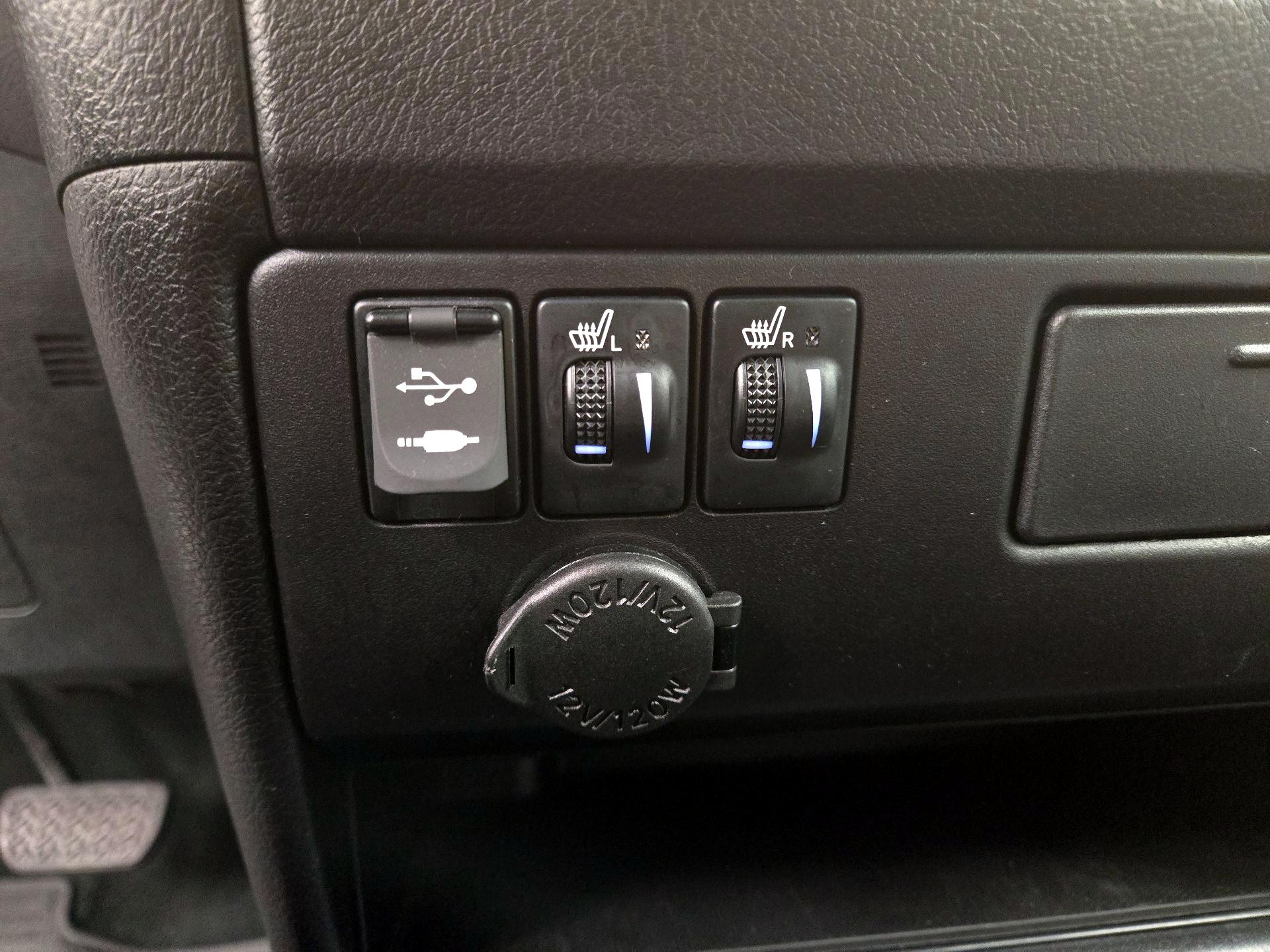 Thumbnail: 2017 Toyota Sienna - 18