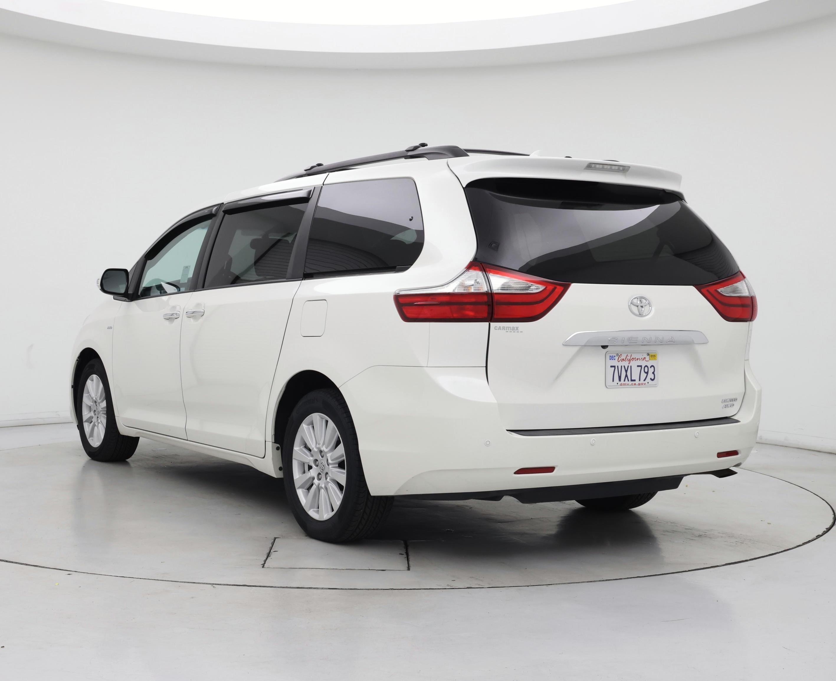 Thumbnail: 2017 Toyota Sienna - 2