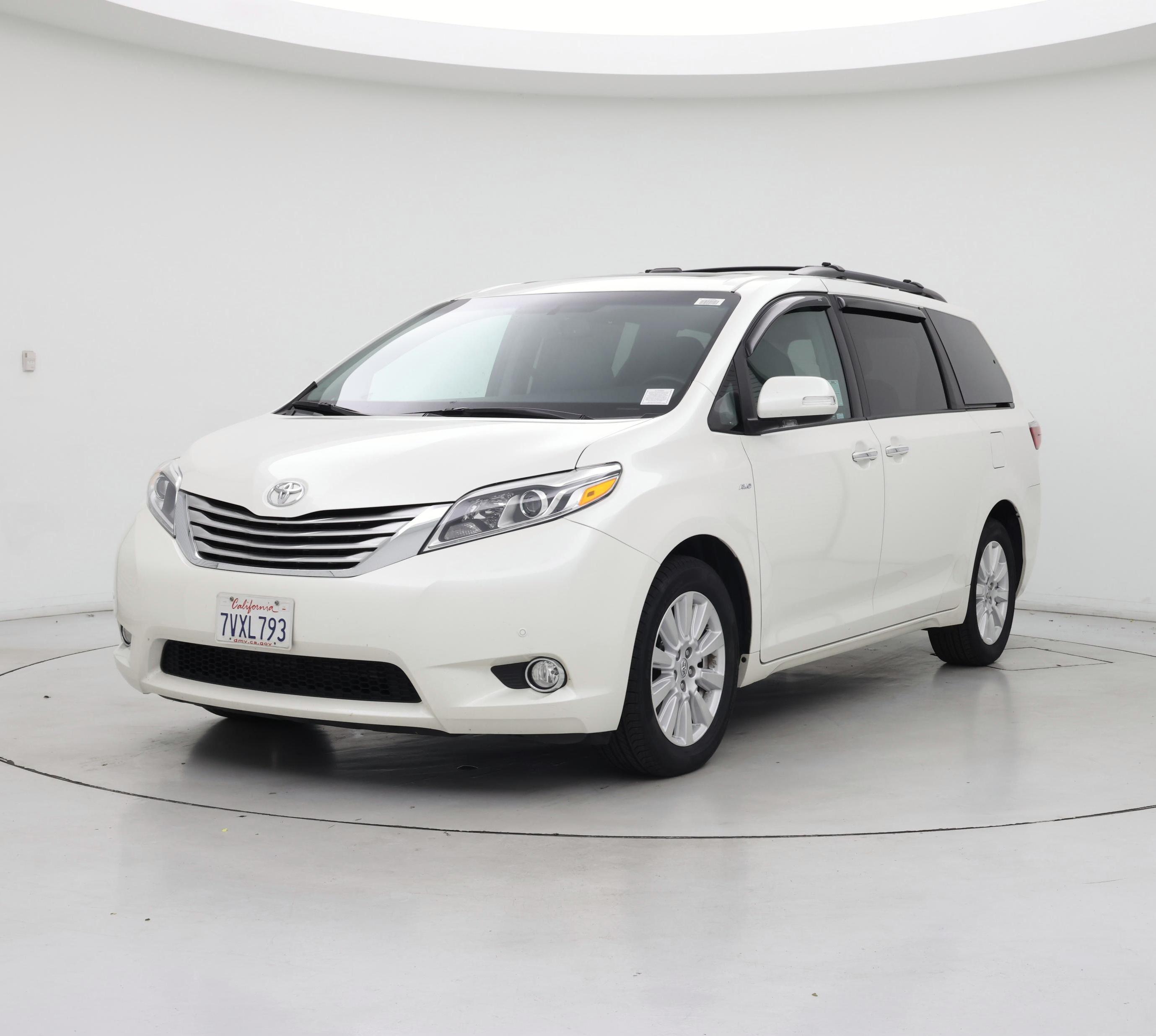 Thumbnail: 2017 Toyota Sienna - 4