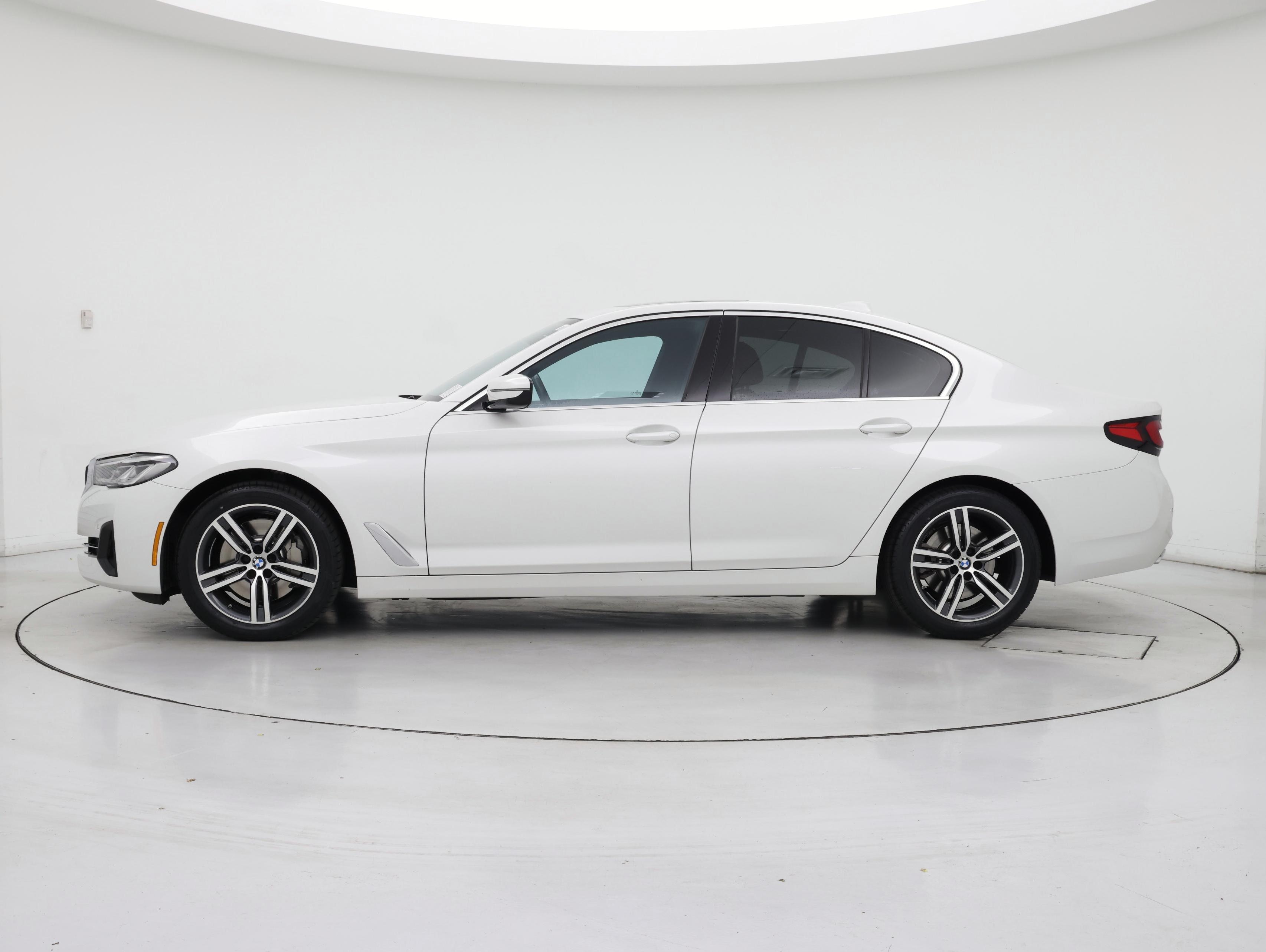 Thumbnail: 2022 BMW 5 Series - 3