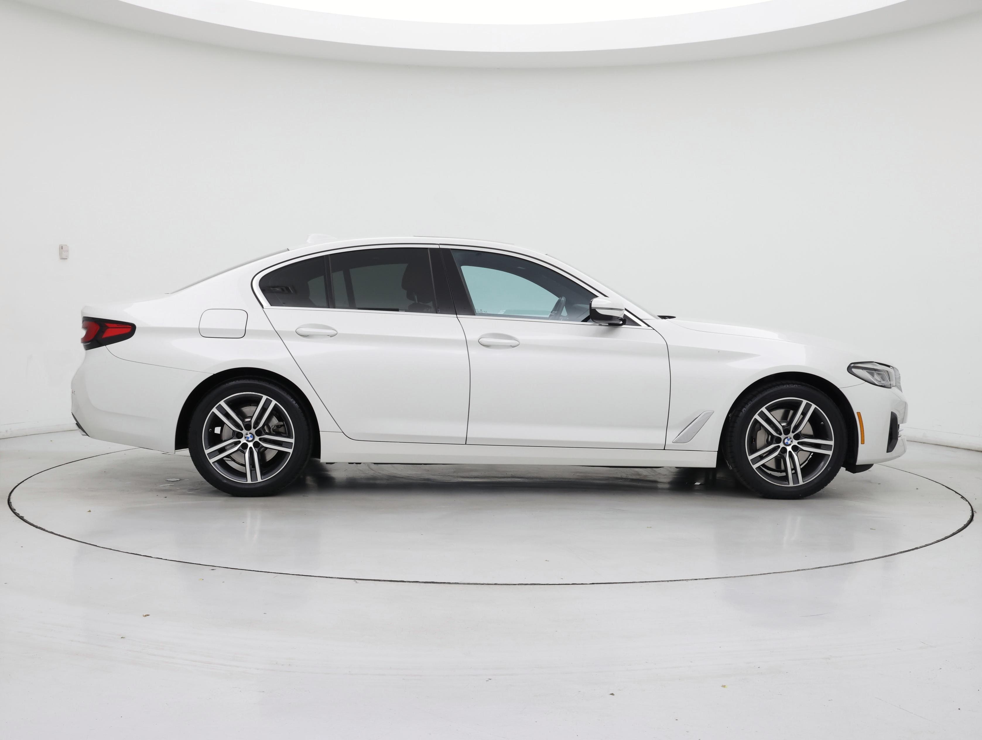 Thumbnail: 2022 BMW 5 Series - 7