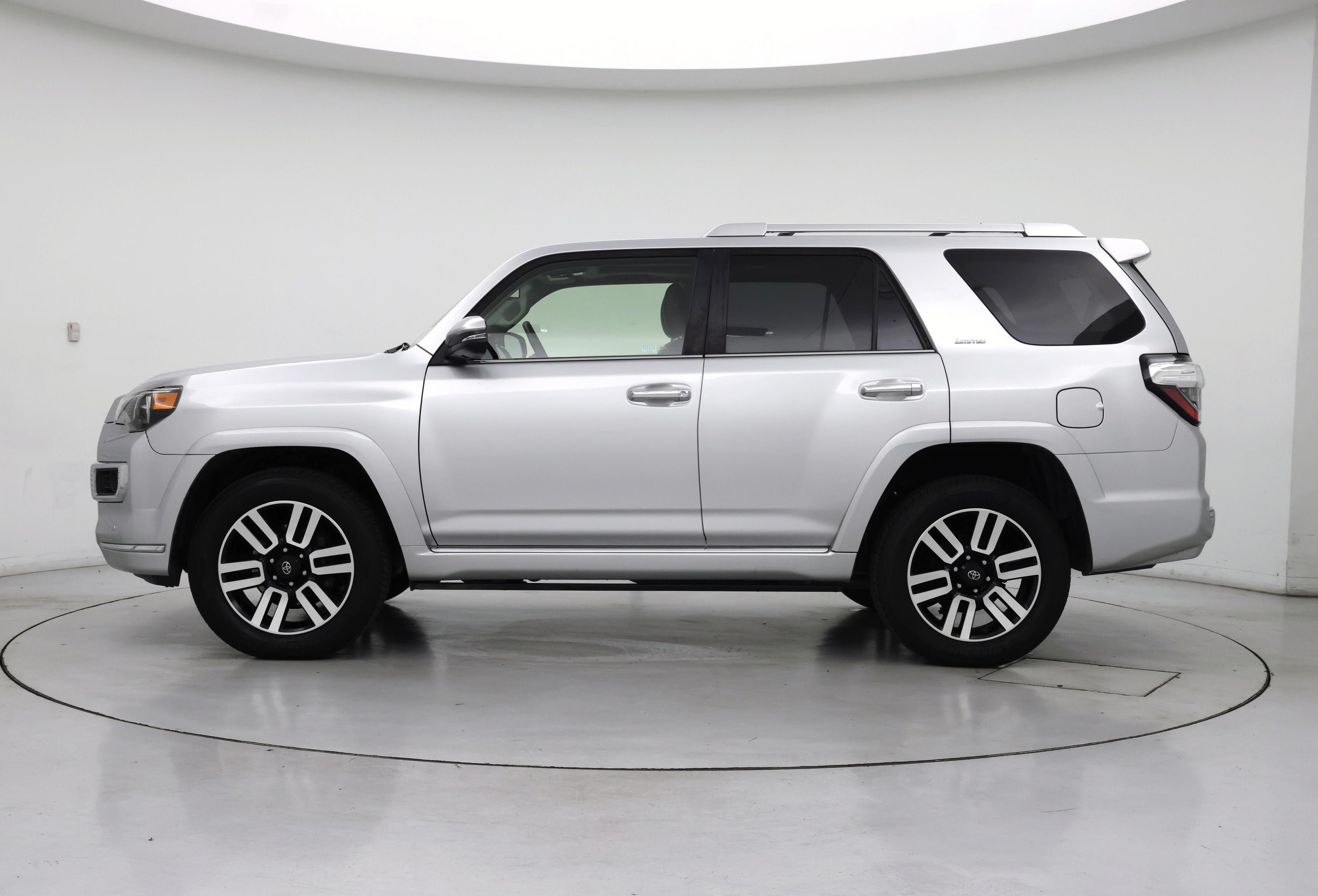 Thumbnail: 2019 Toyota 4Runner - 3