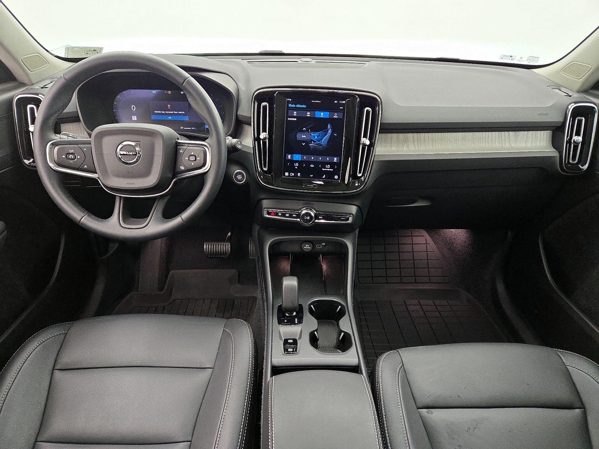 Thumbnail: 2025 Volvo XC40 - 9