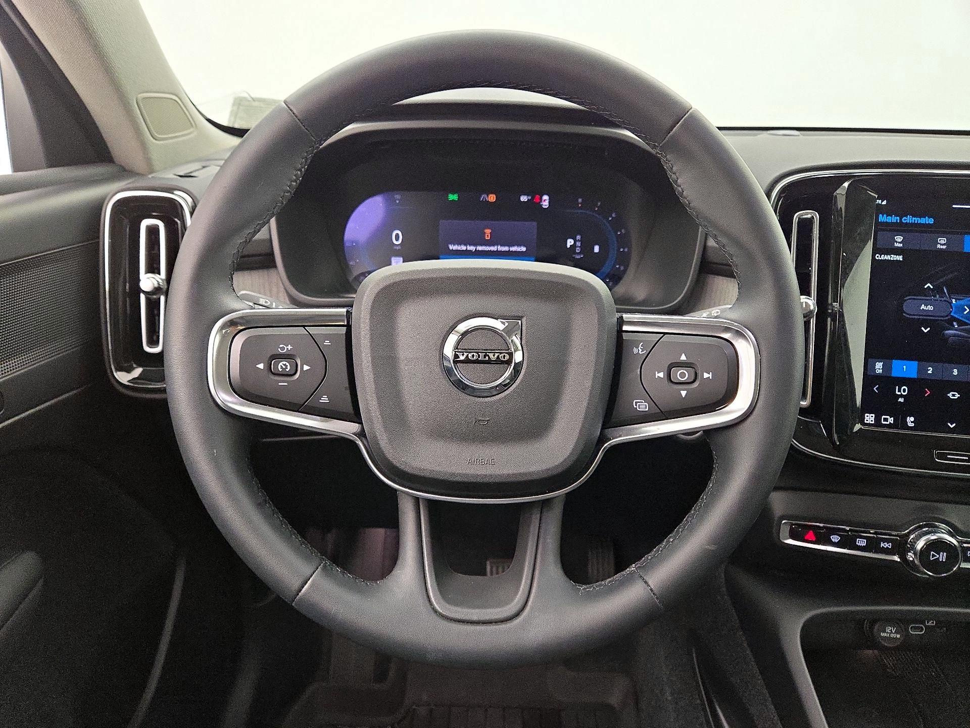 Thumbnail: 2025 Volvo XC40 - 10