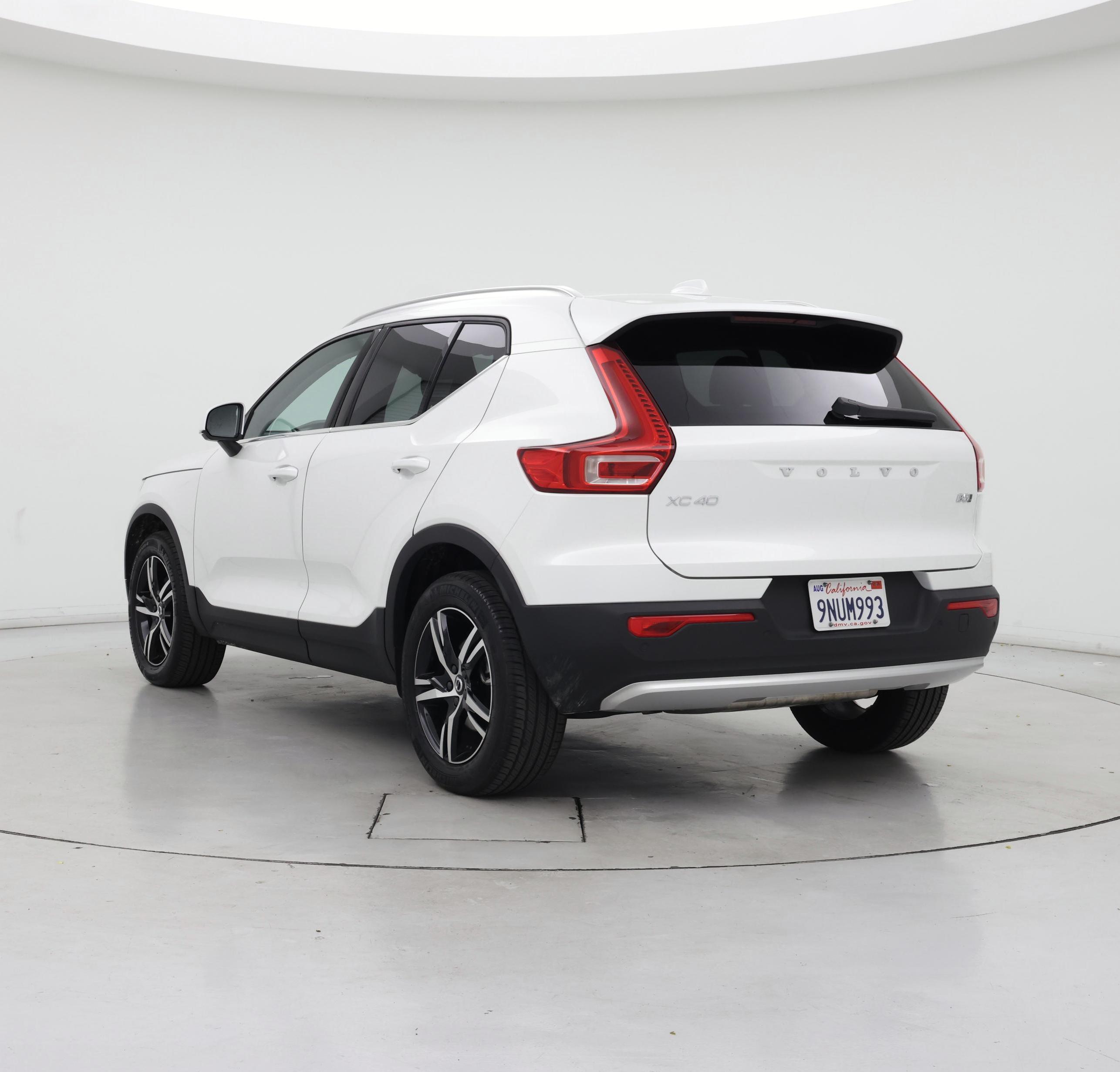 Thumbnail: 2025 Volvo XC40 - 2