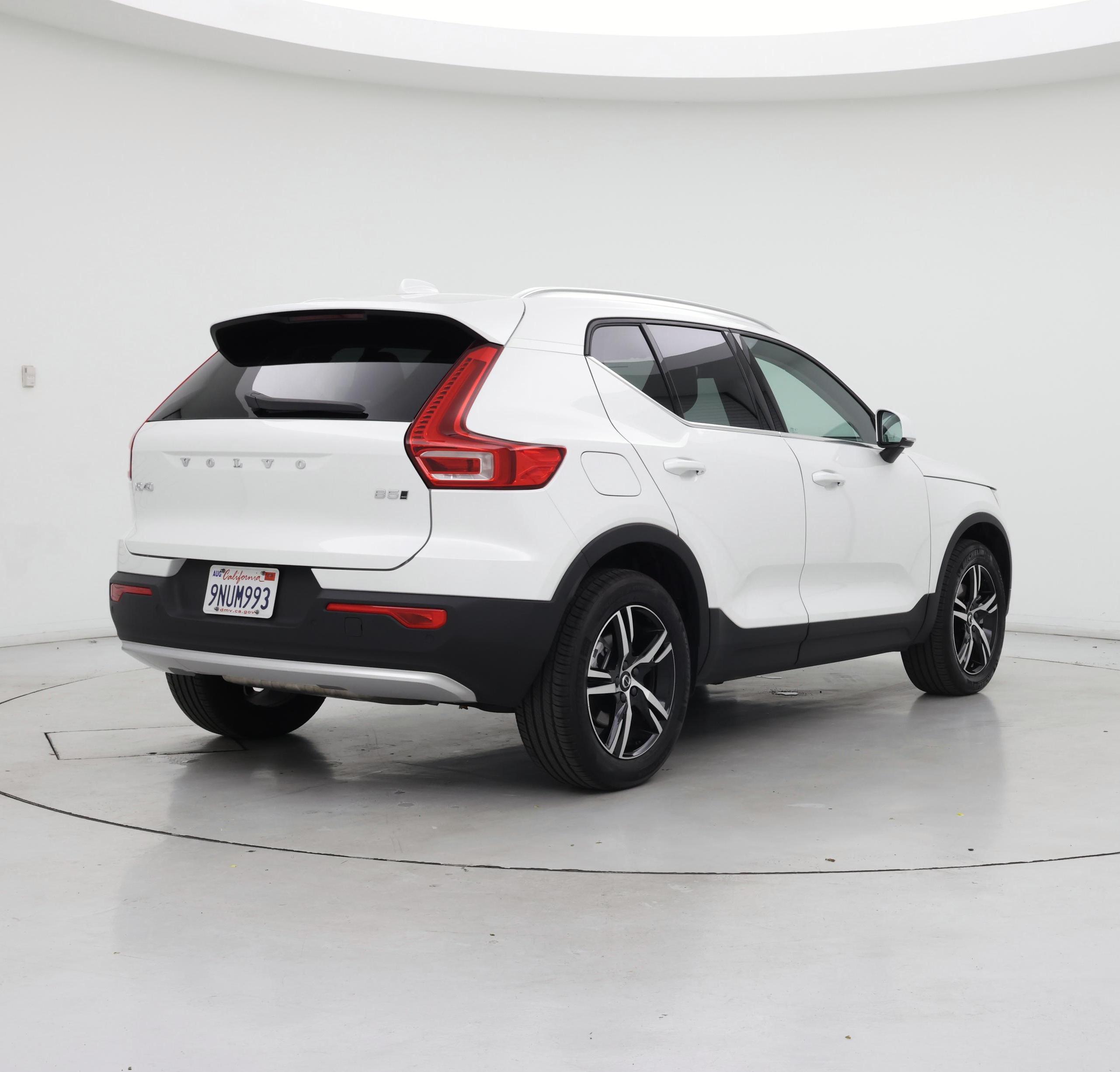 Thumbnail: 2025 Volvo XC40 - 8