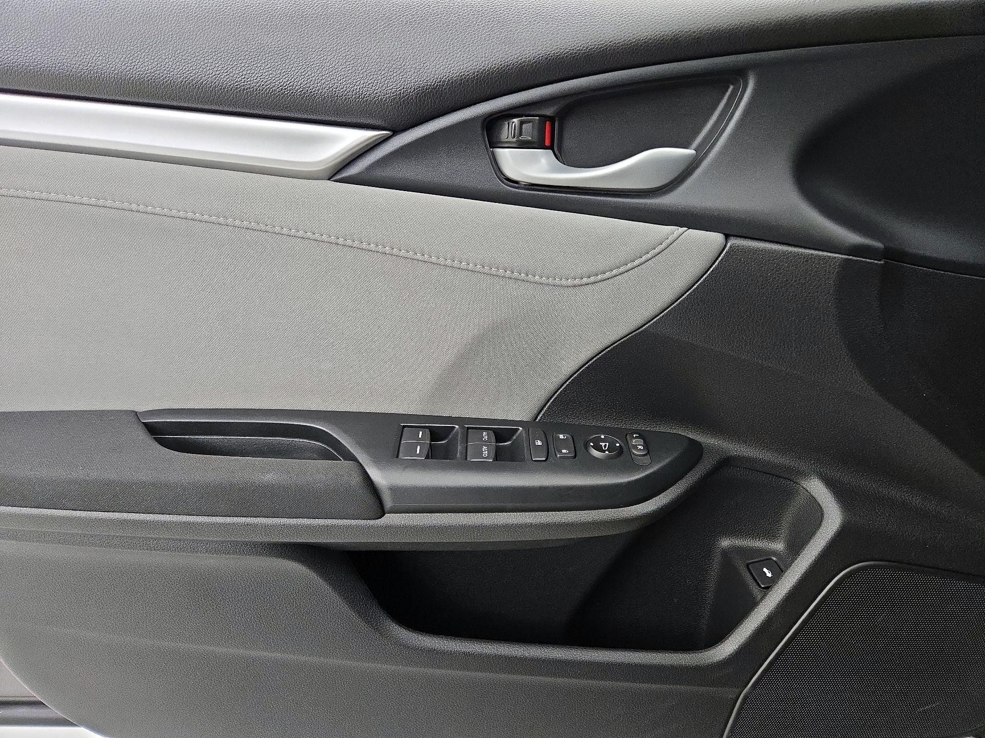 Thumbnail: 2016 Honda Civic - 12