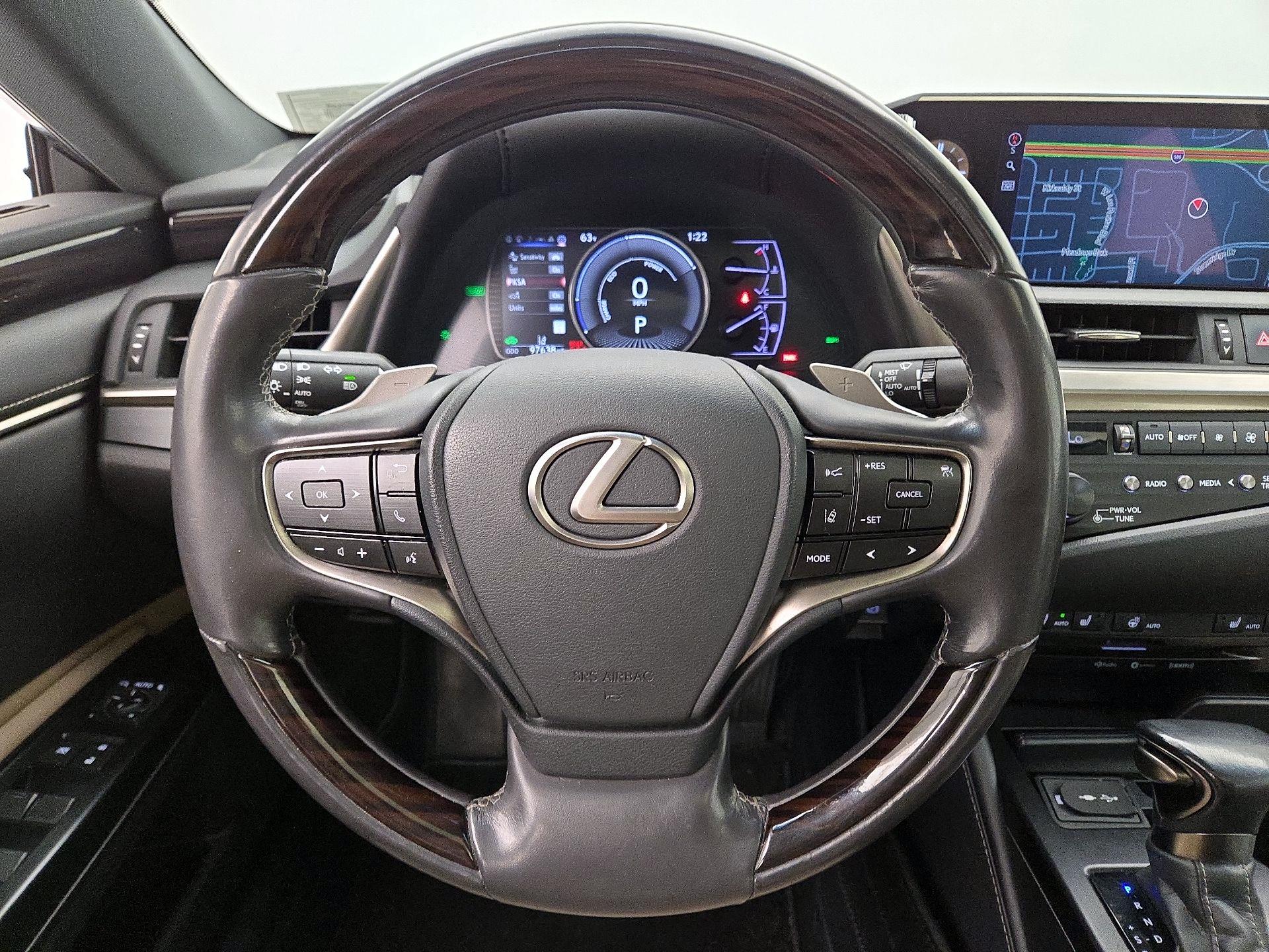 Thumbnail: 2020 Lexus ES - 10