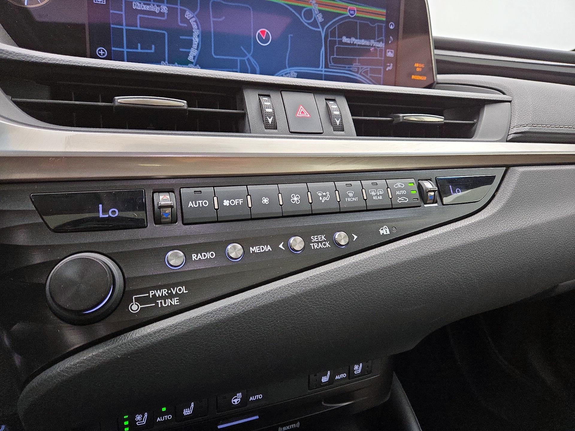 Thumbnail: 2020 Lexus ES - 17