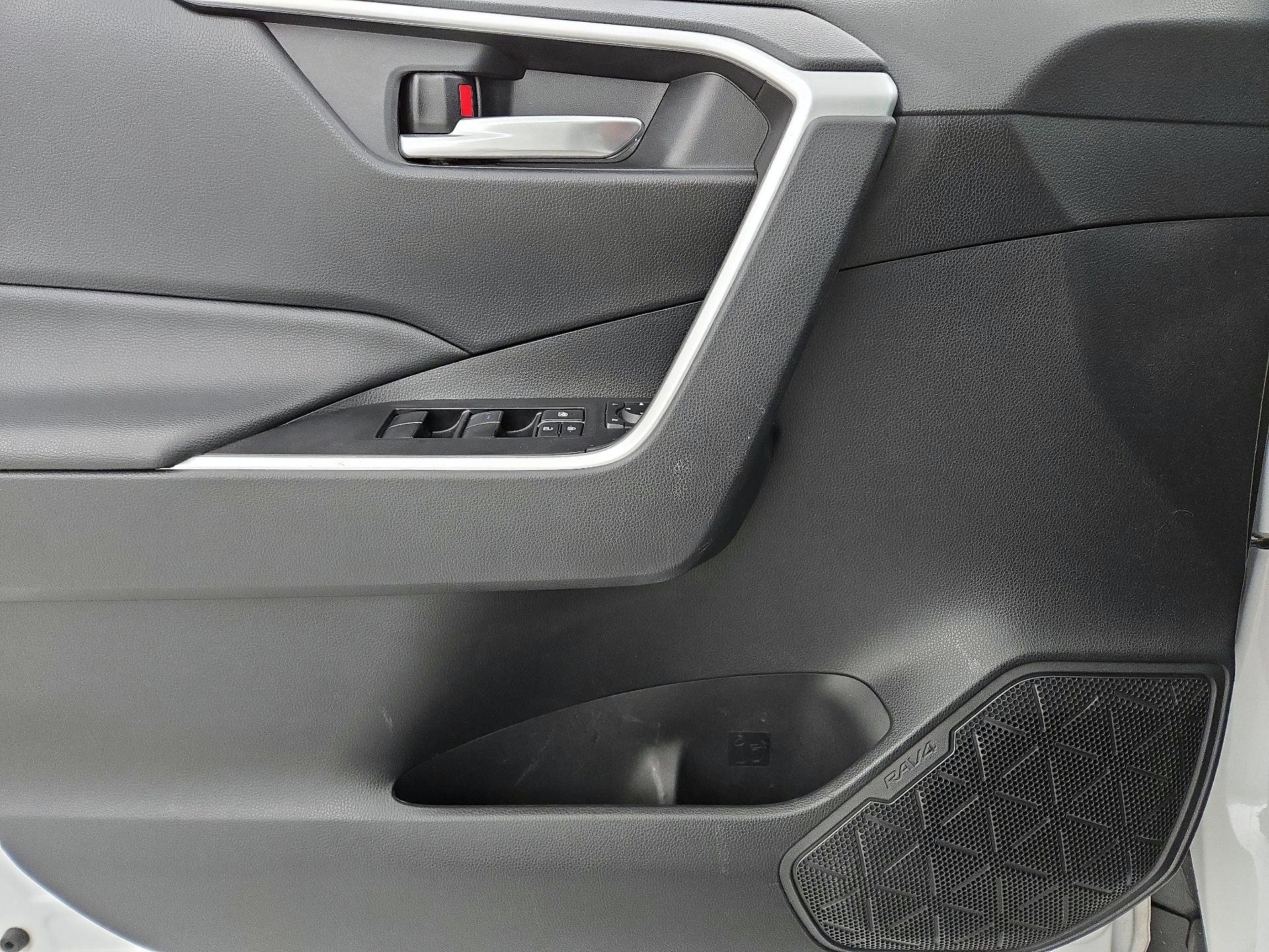 Thumbnail: 2021 Toyota RAV4 - 12