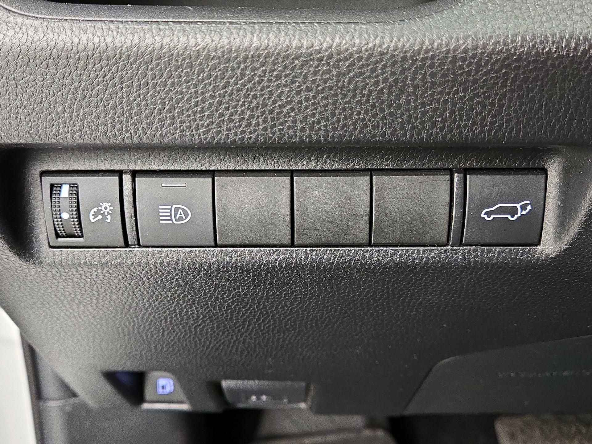 Thumbnail: 2021 Toyota RAV4 - 13