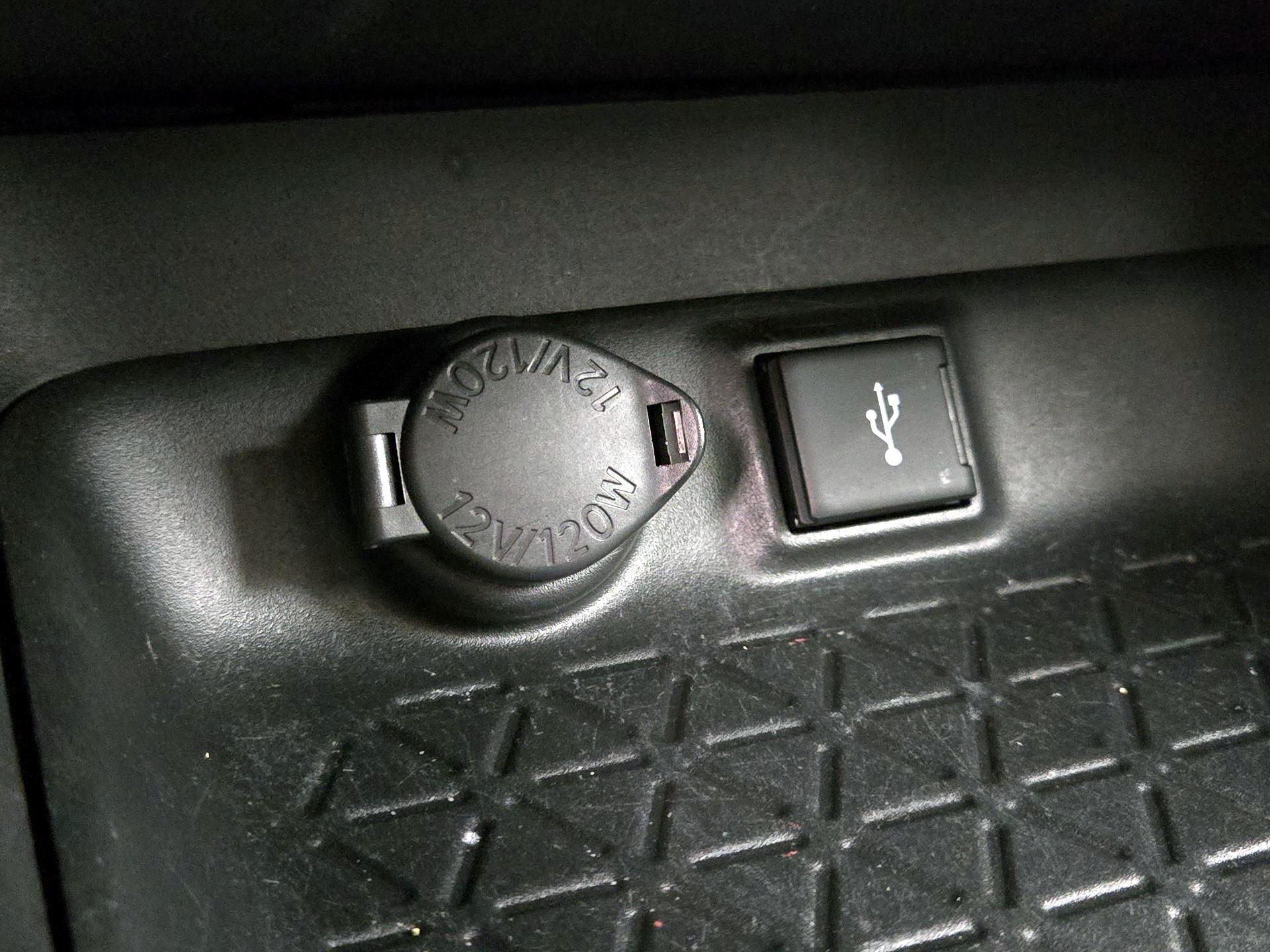 Thumbnail: 2021 Toyota RAV4 - 18
