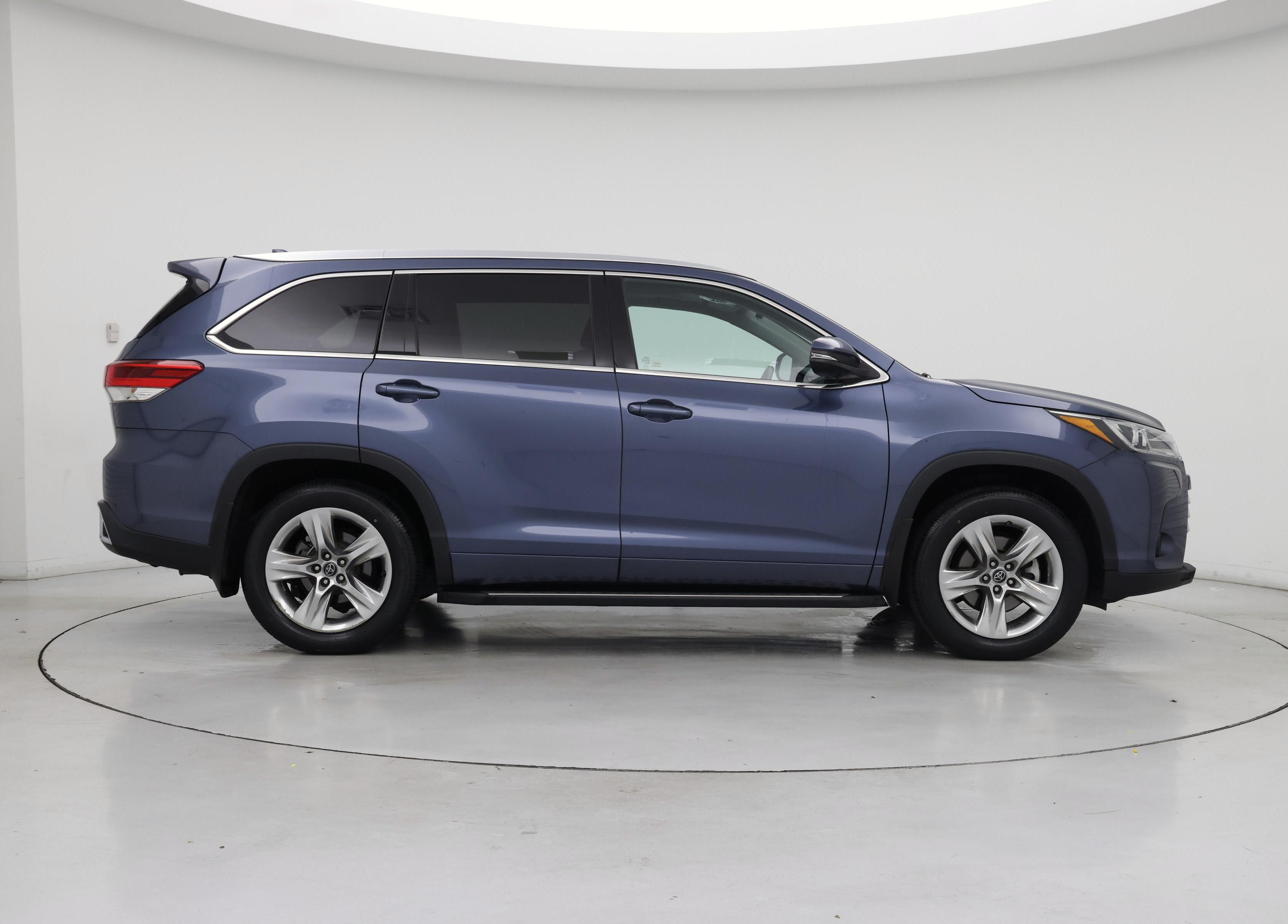 Thumbnail: 2017 Toyota Highlander - 7