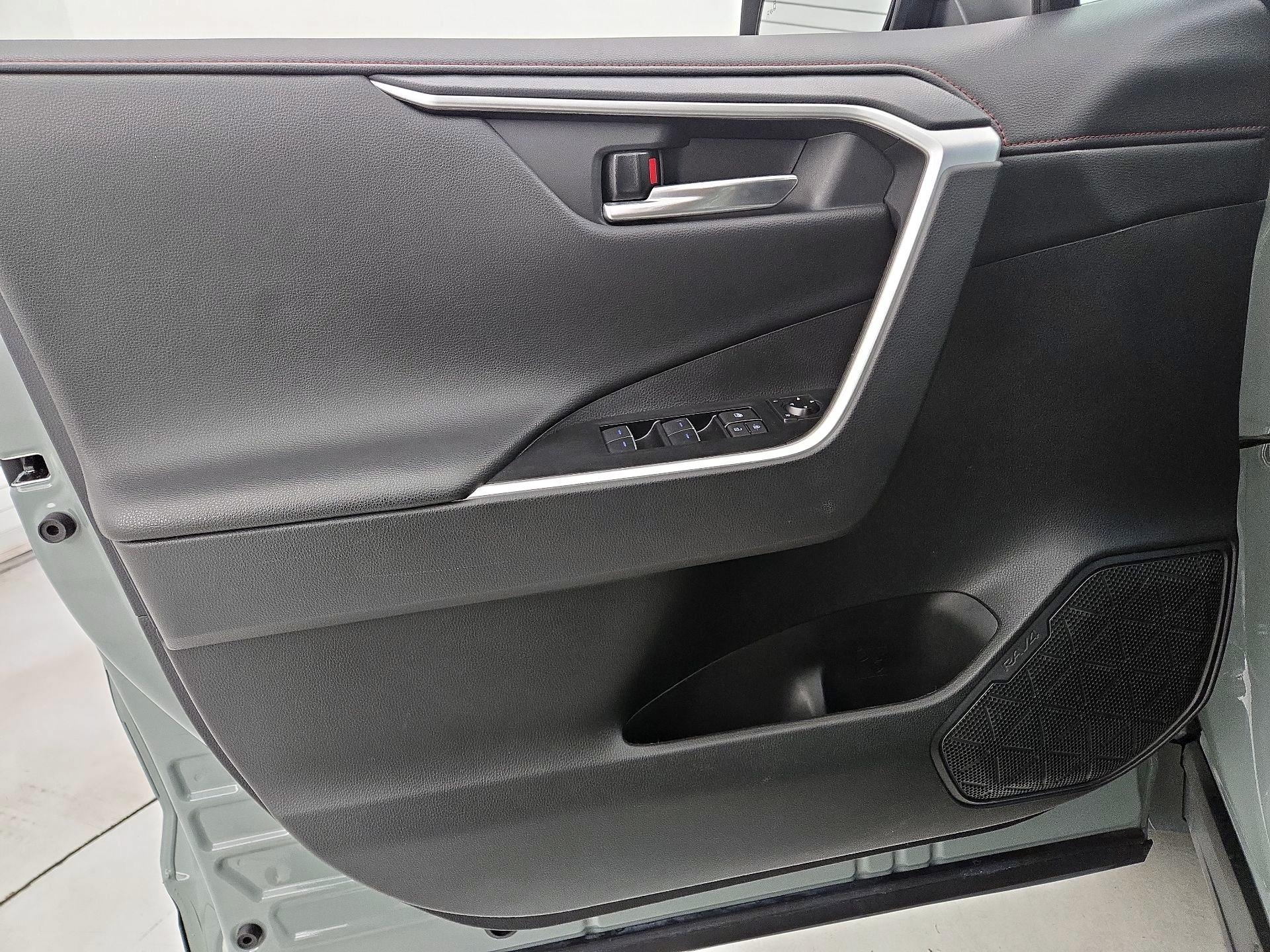Thumbnail: 2021 Toyota RAV4 - 12
