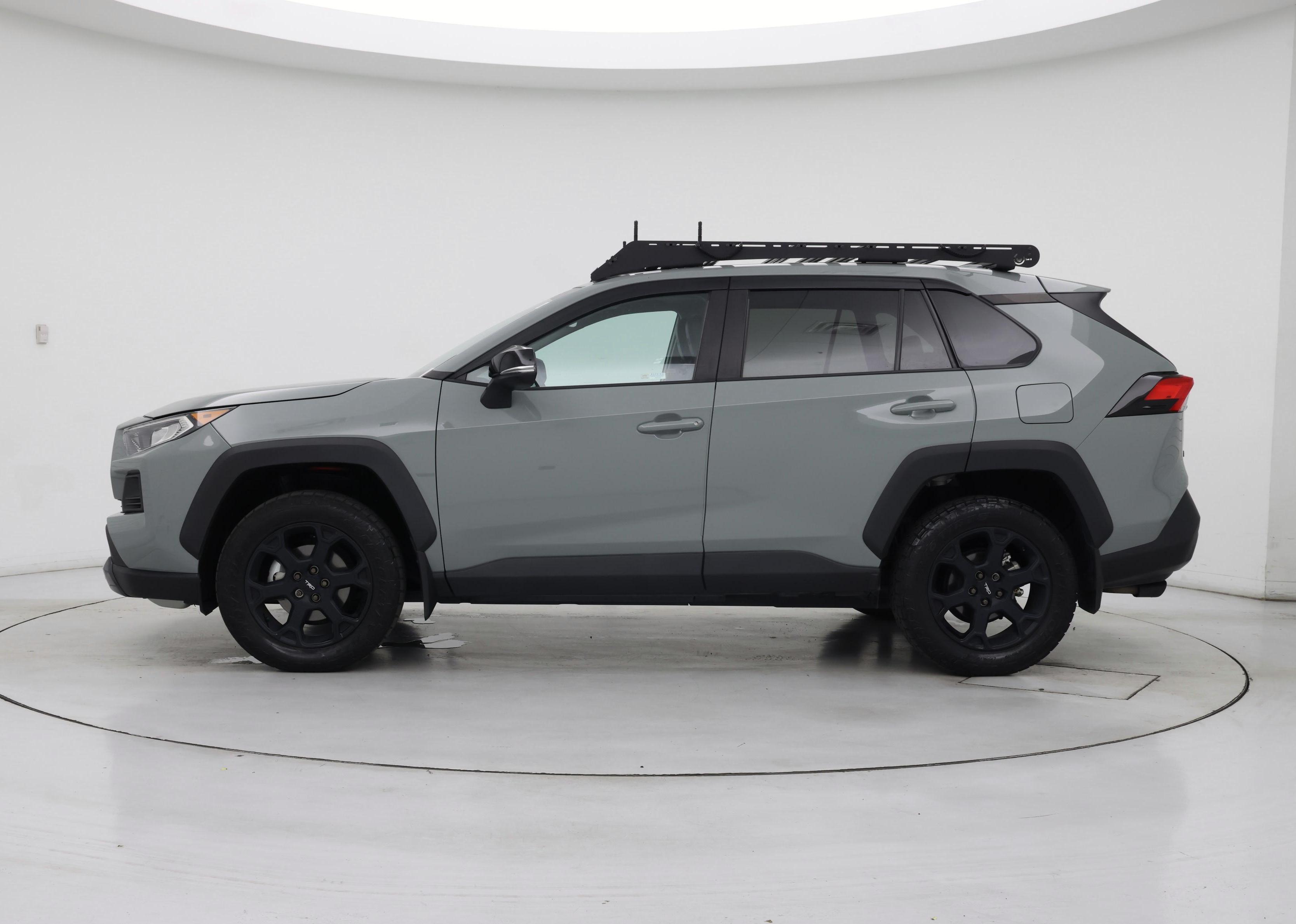 Thumbnail: 2021 Toyota RAV4 - 3