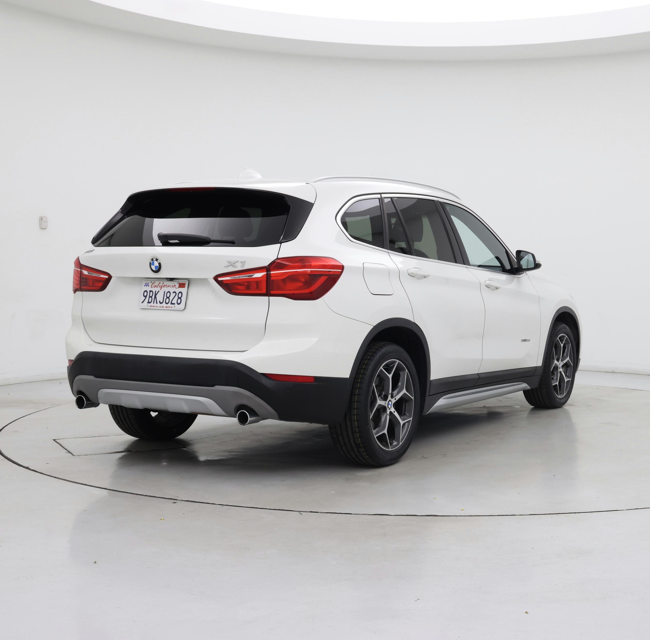 Thumbnail: 2017 BMW X1 - 8