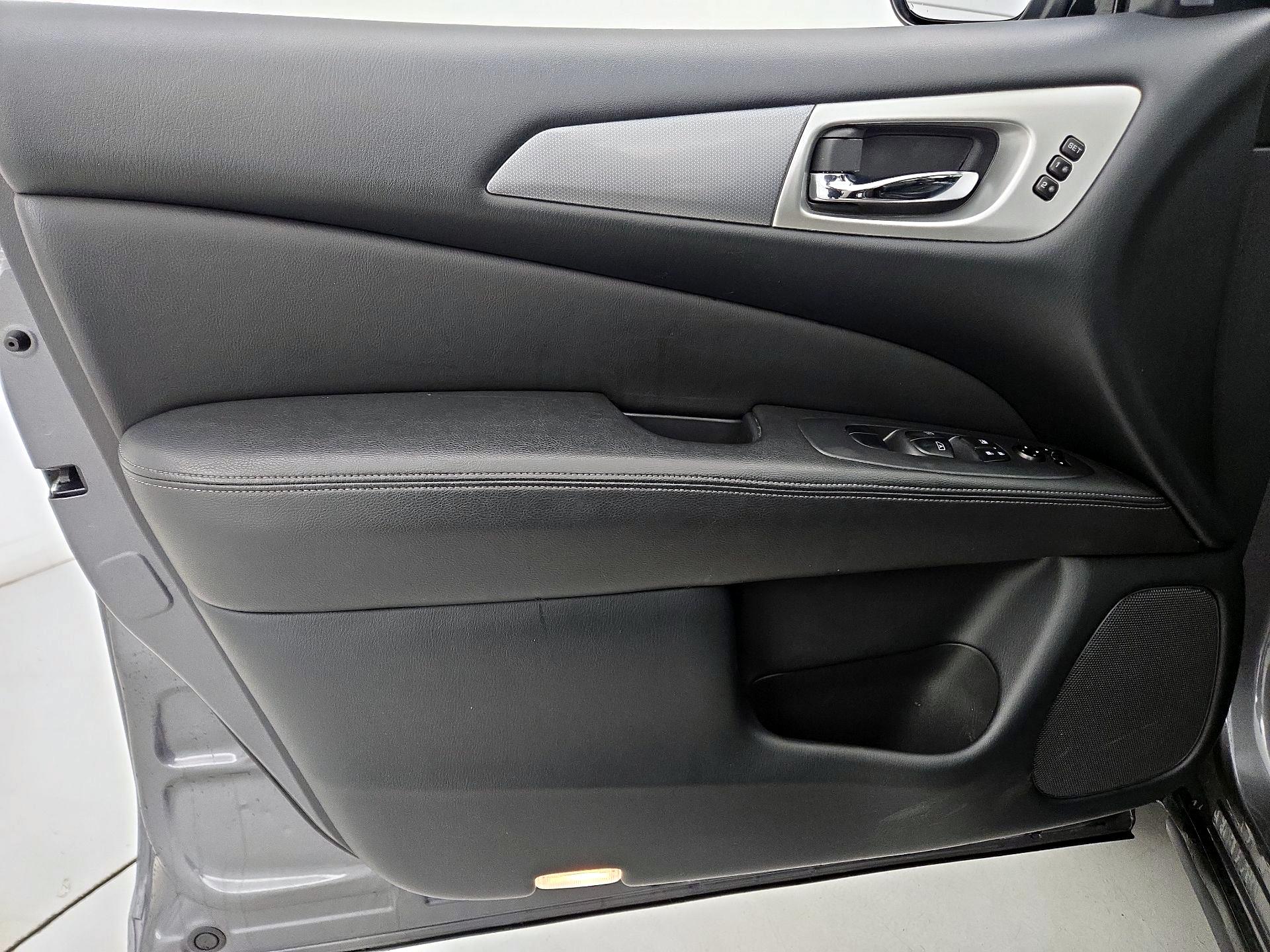 Thumbnail: 2019 Nissan Pathfinder - 12