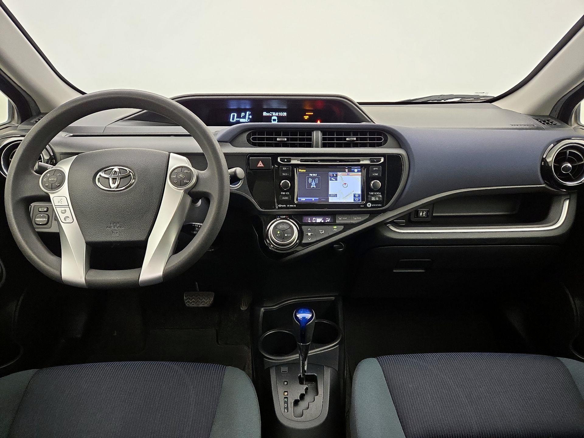 Thumbnail: 2016 Toyota Prius c - 9