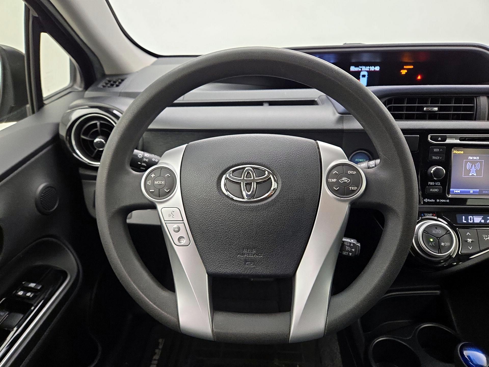 Thumbnail: 2016 Toyota Prius c - 10