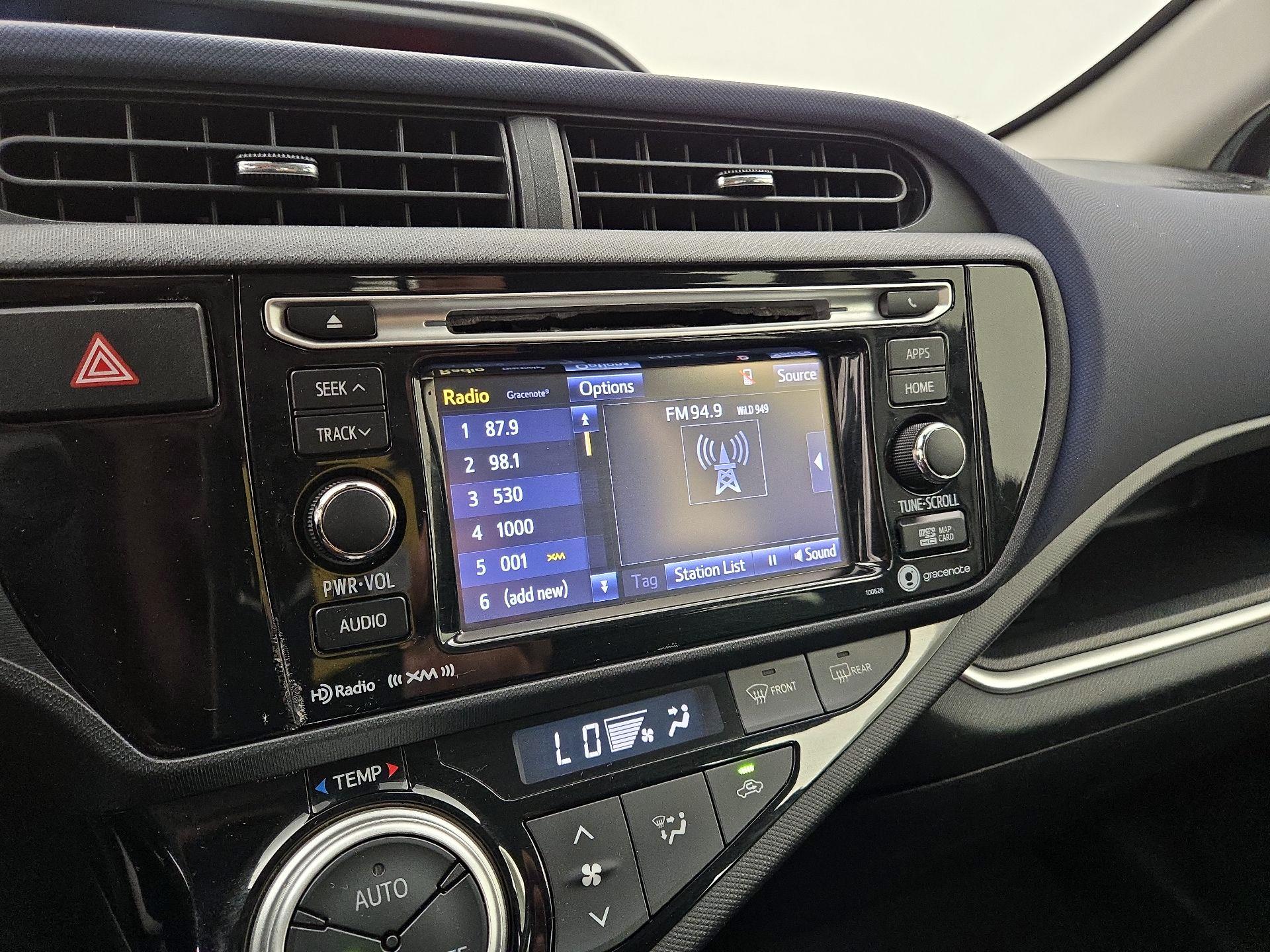 Thumbnail: 2016 Toyota Prius c - 15