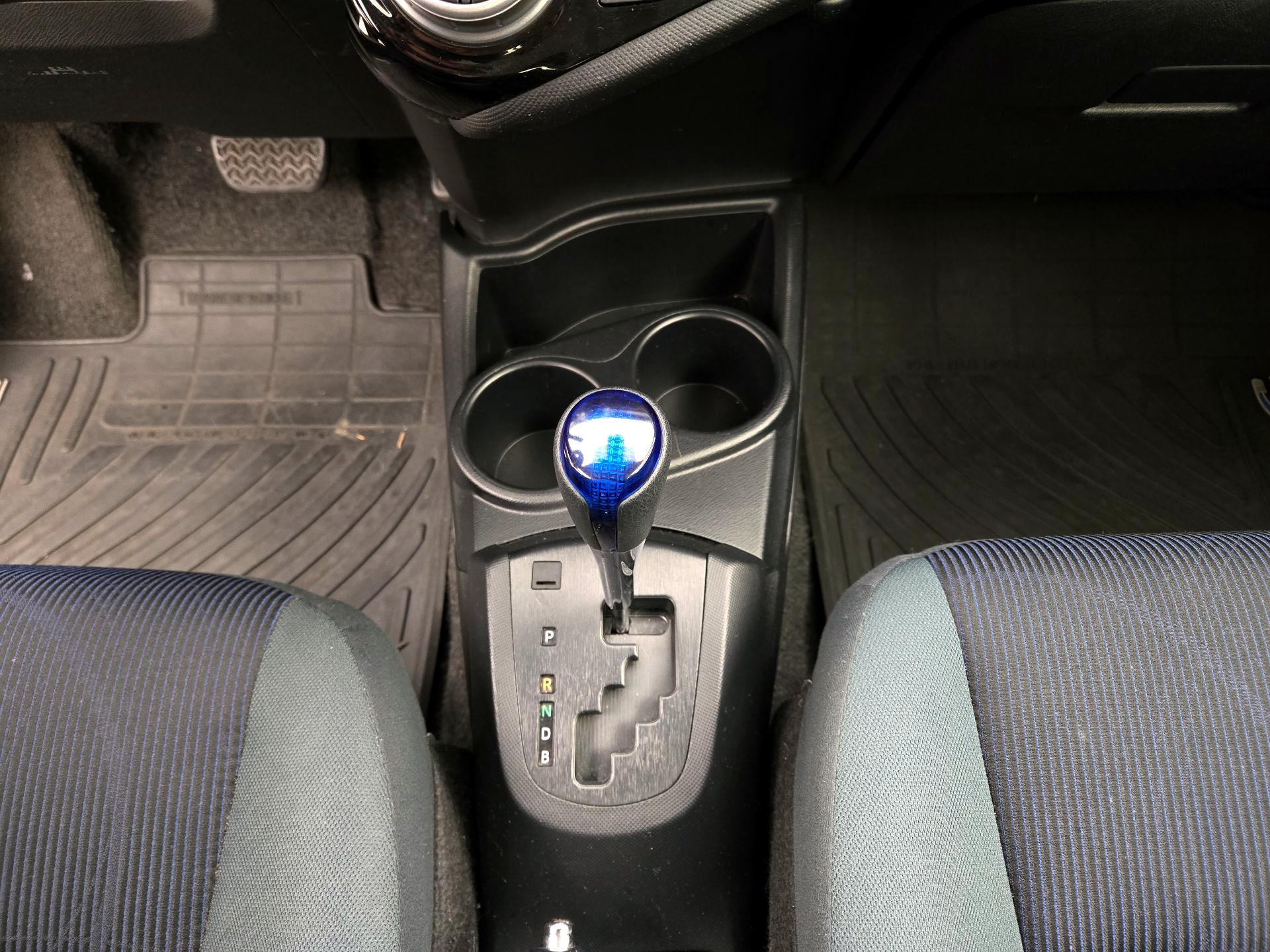 Thumbnail: 2016 Toyota Prius c - 17