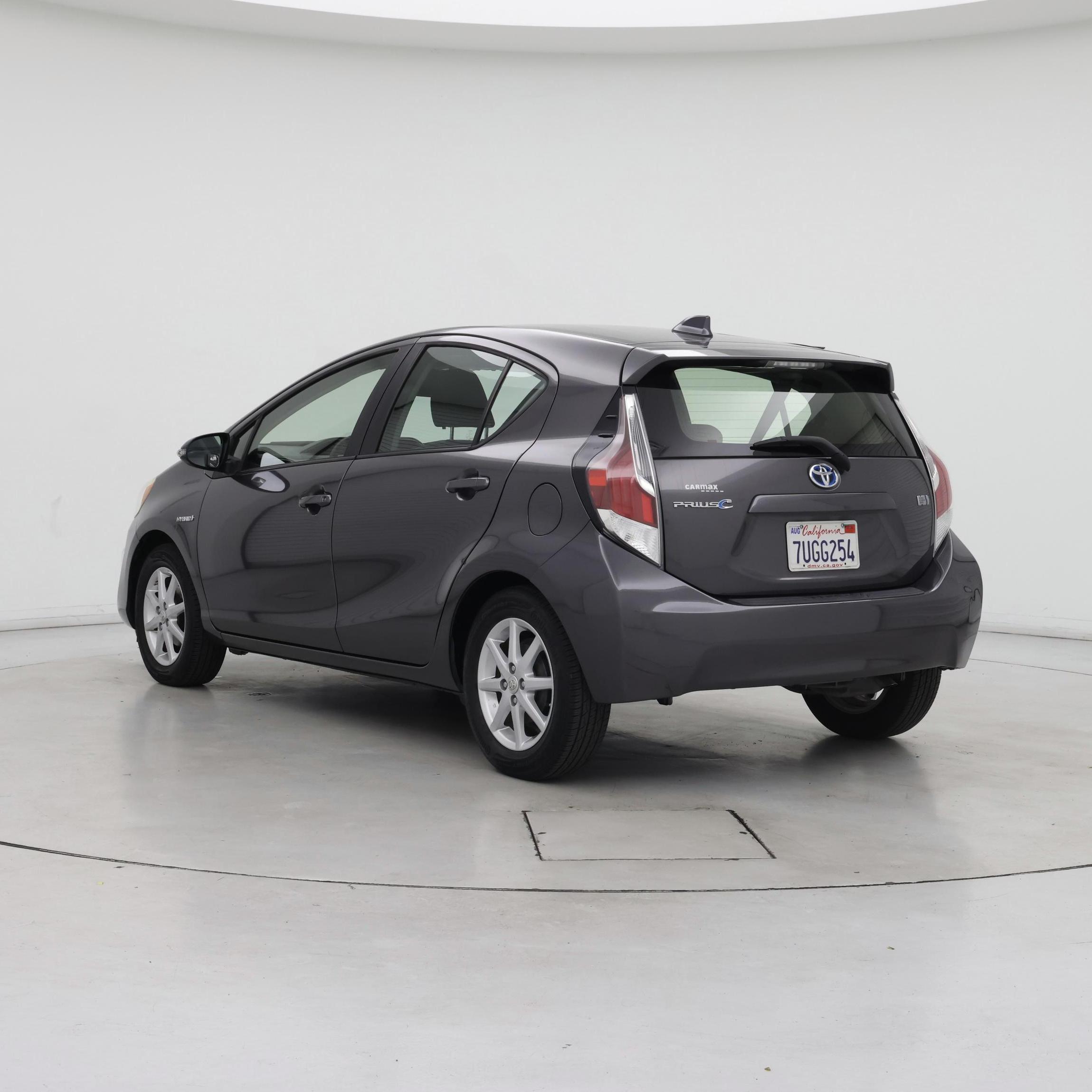 Thumbnail: 2016 Toyota Prius c - 2