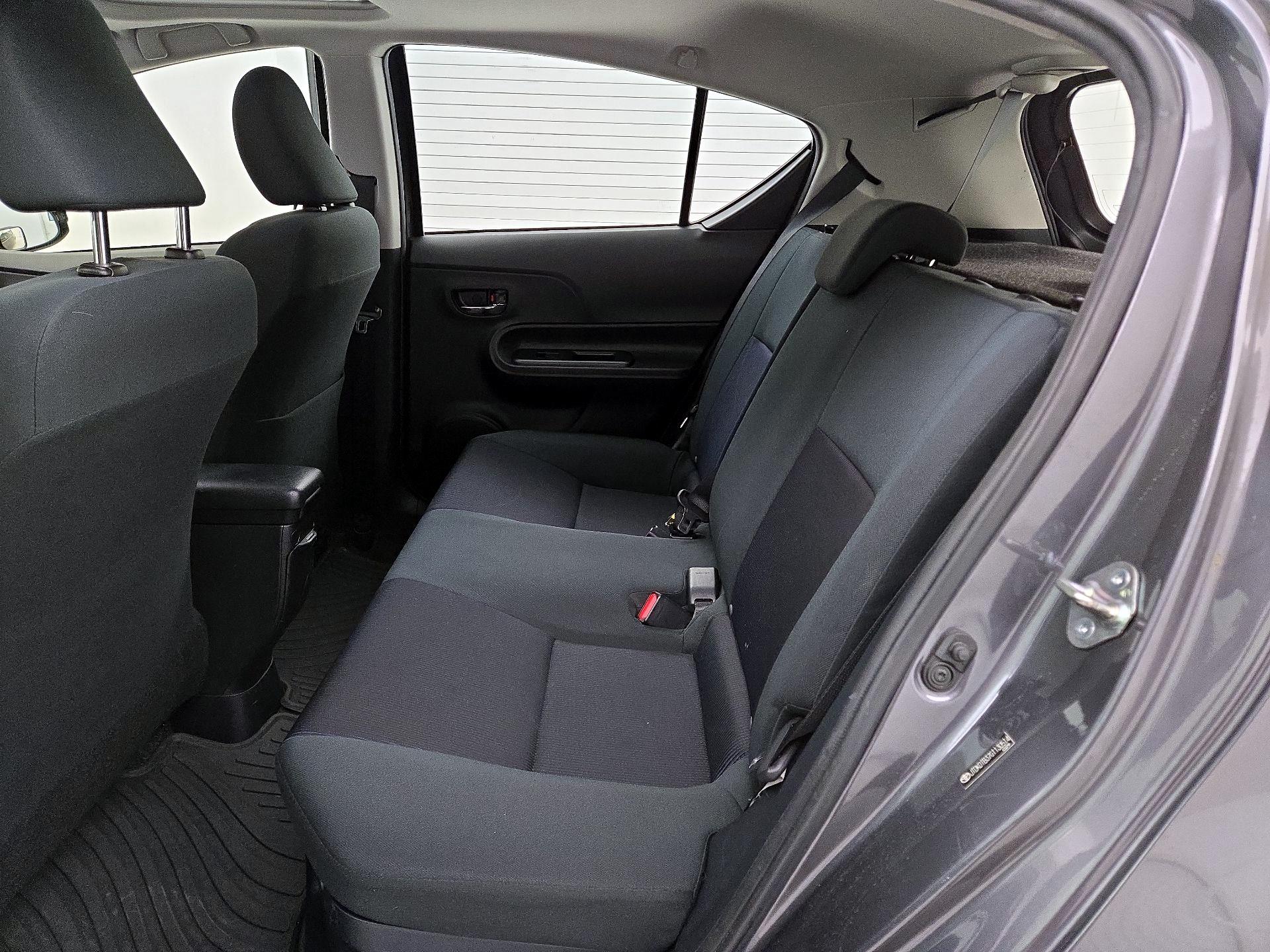 Thumbnail: 2016 Toyota Prius c - 19