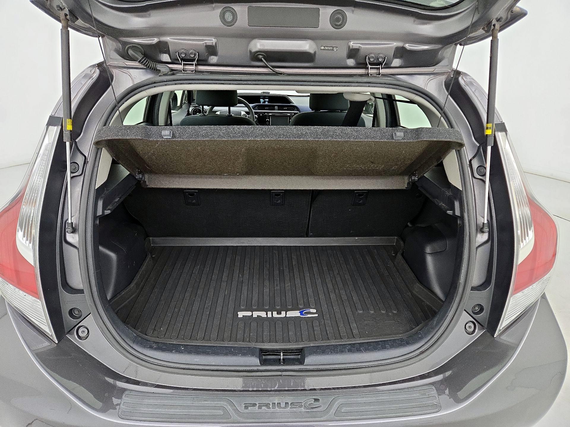 Thumbnail: 2016 Toyota Prius c - 20