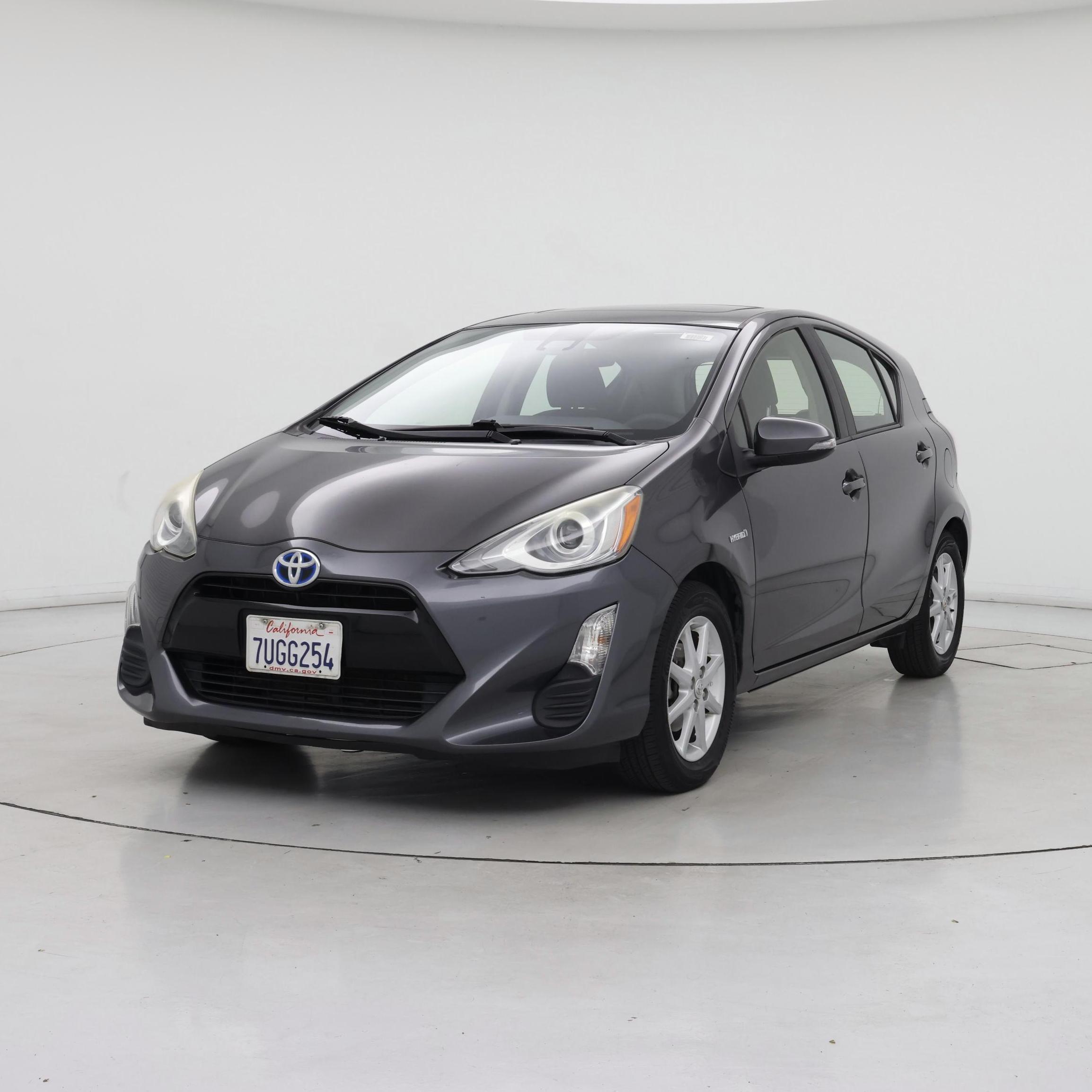 Thumbnail: 2016 Toyota Prius c - 4