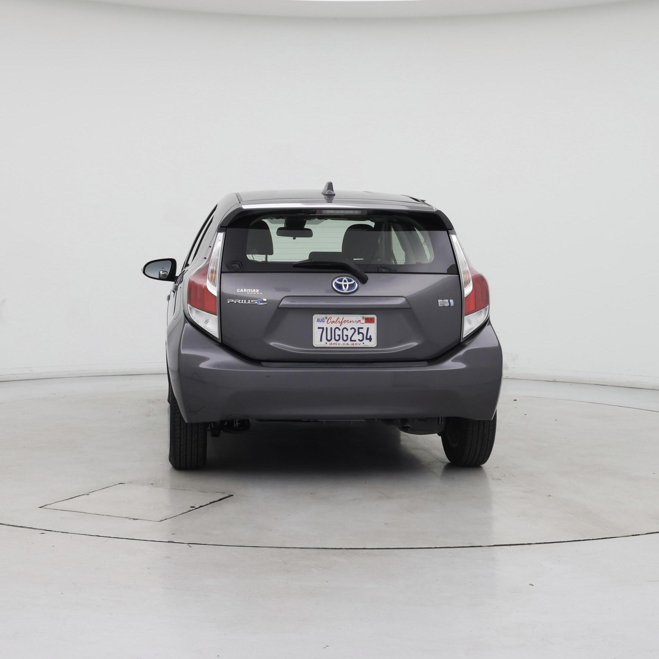 Thumbnail: 2016 Toyota Prius c - 6