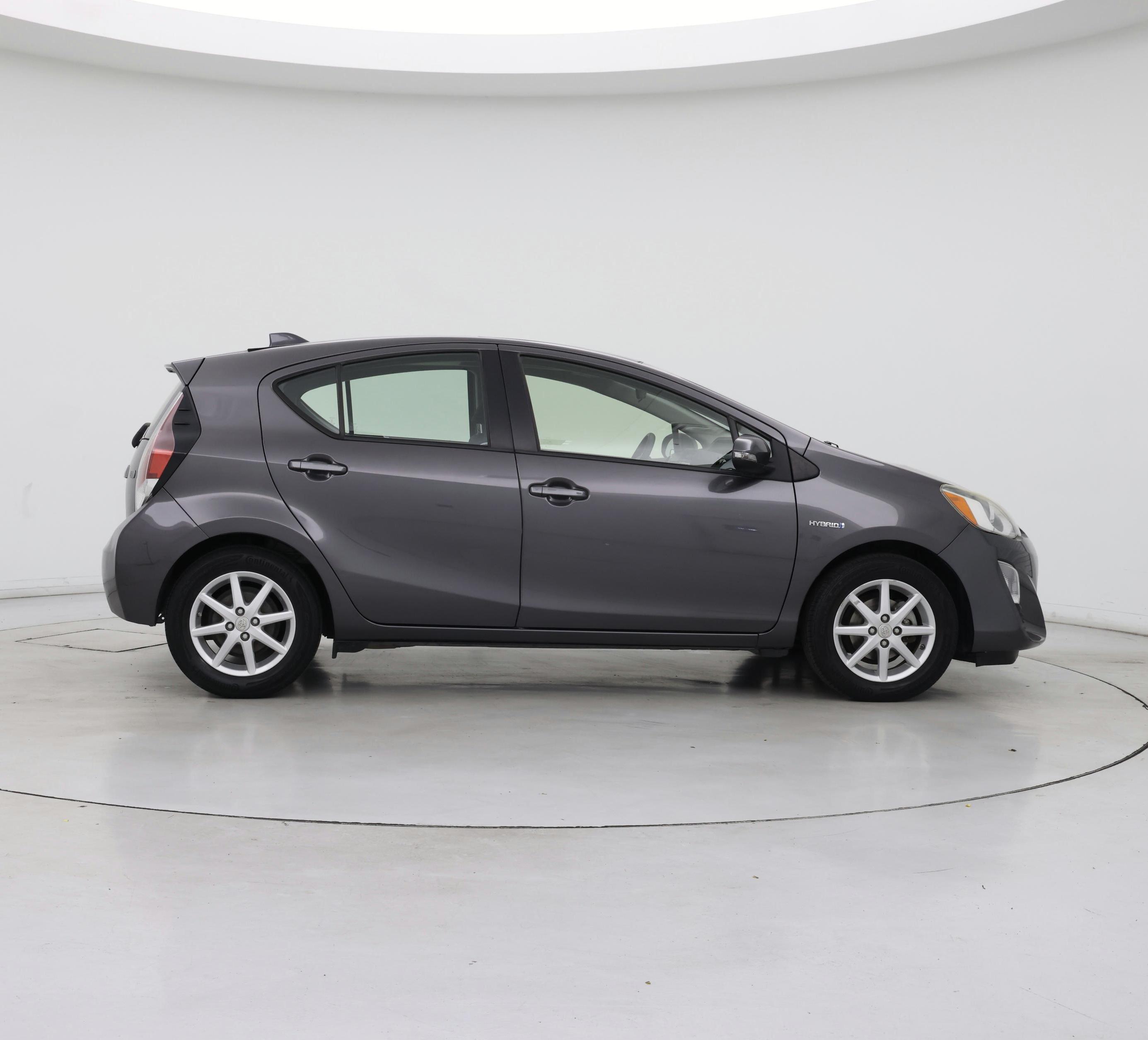 Thumbnail: 2016 Toyota Prius c - 7