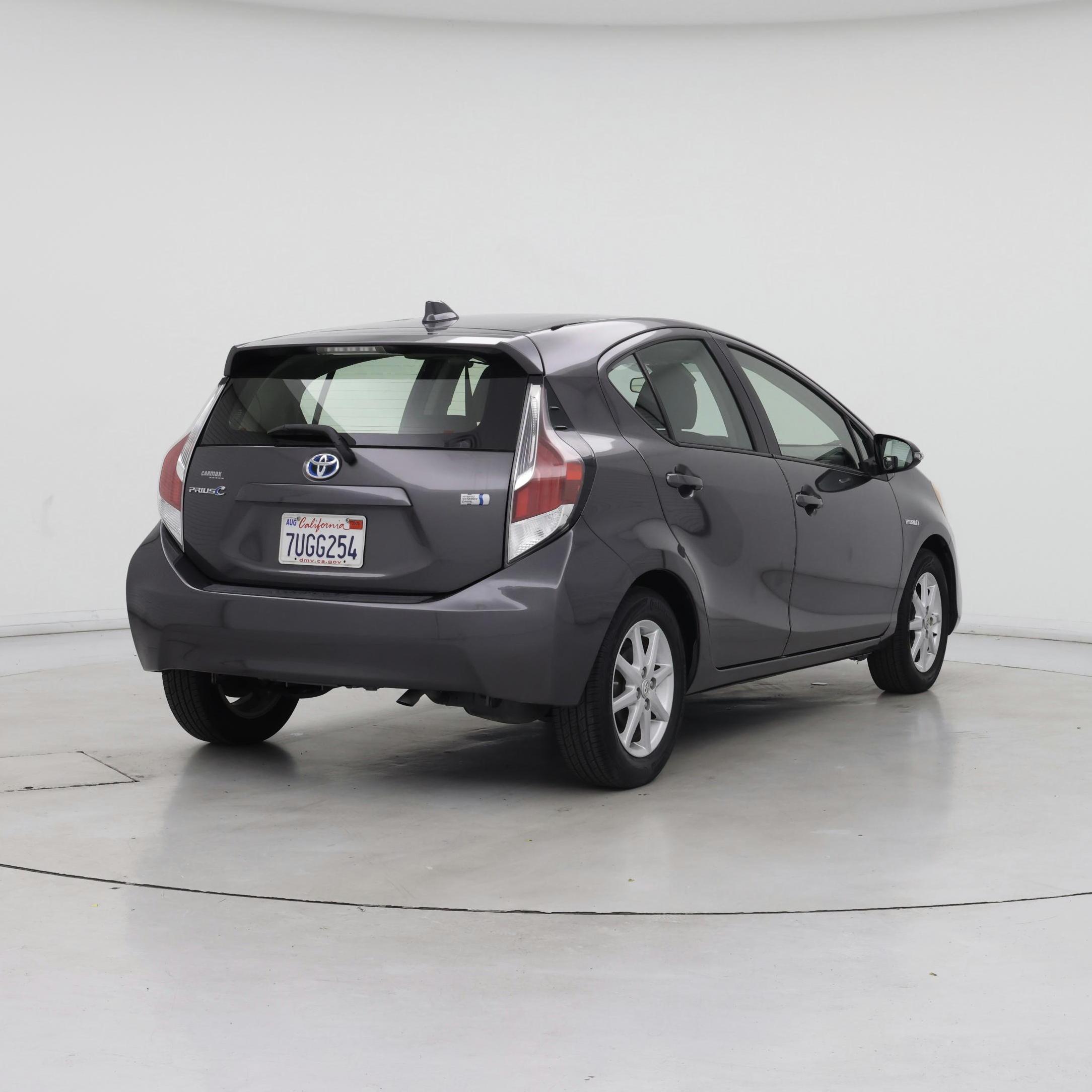 Thumbnail: 2016 Toyota Prius c - 8