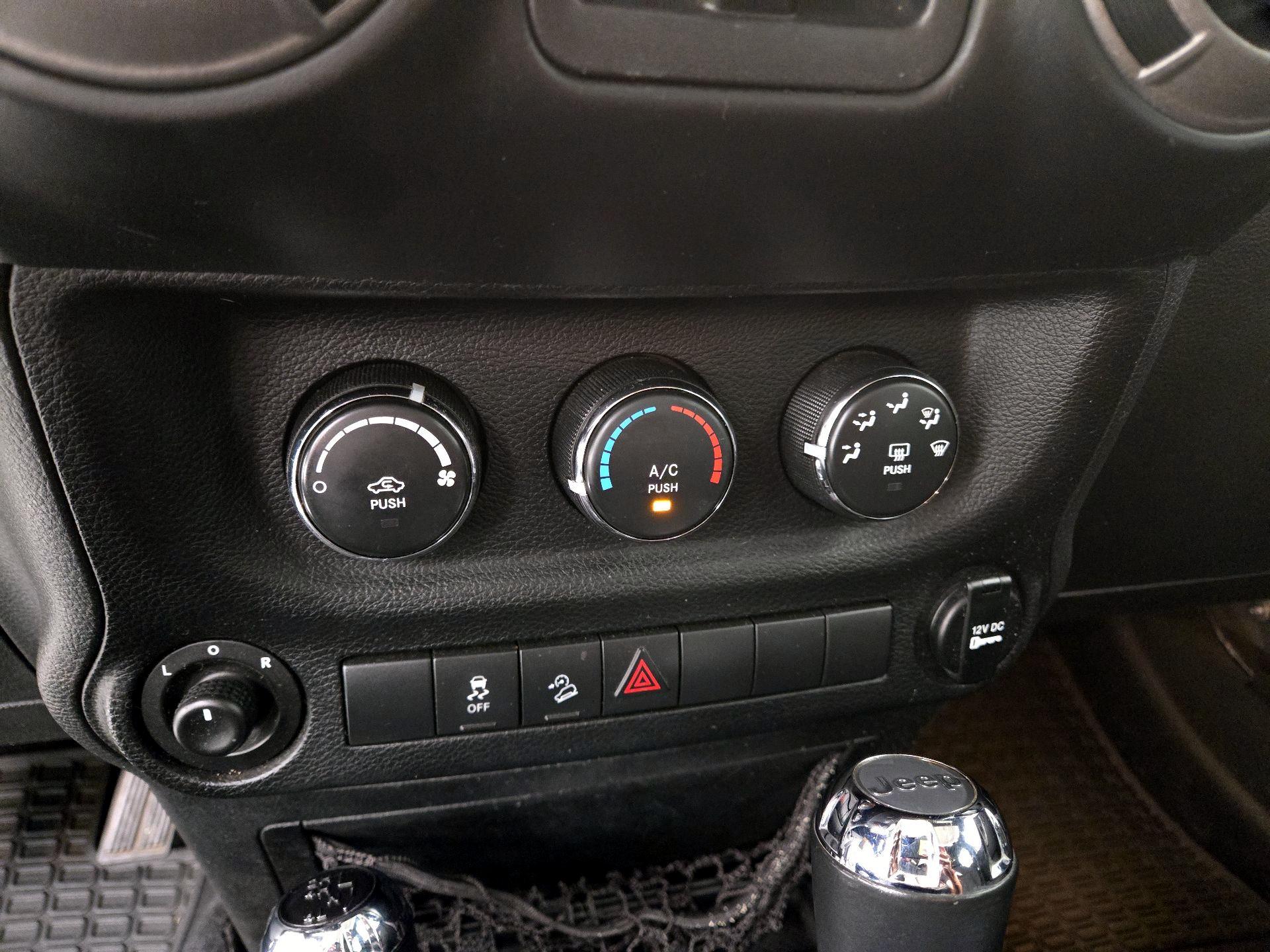 Thumbnail: 2014 Jeep Wrangler - 14