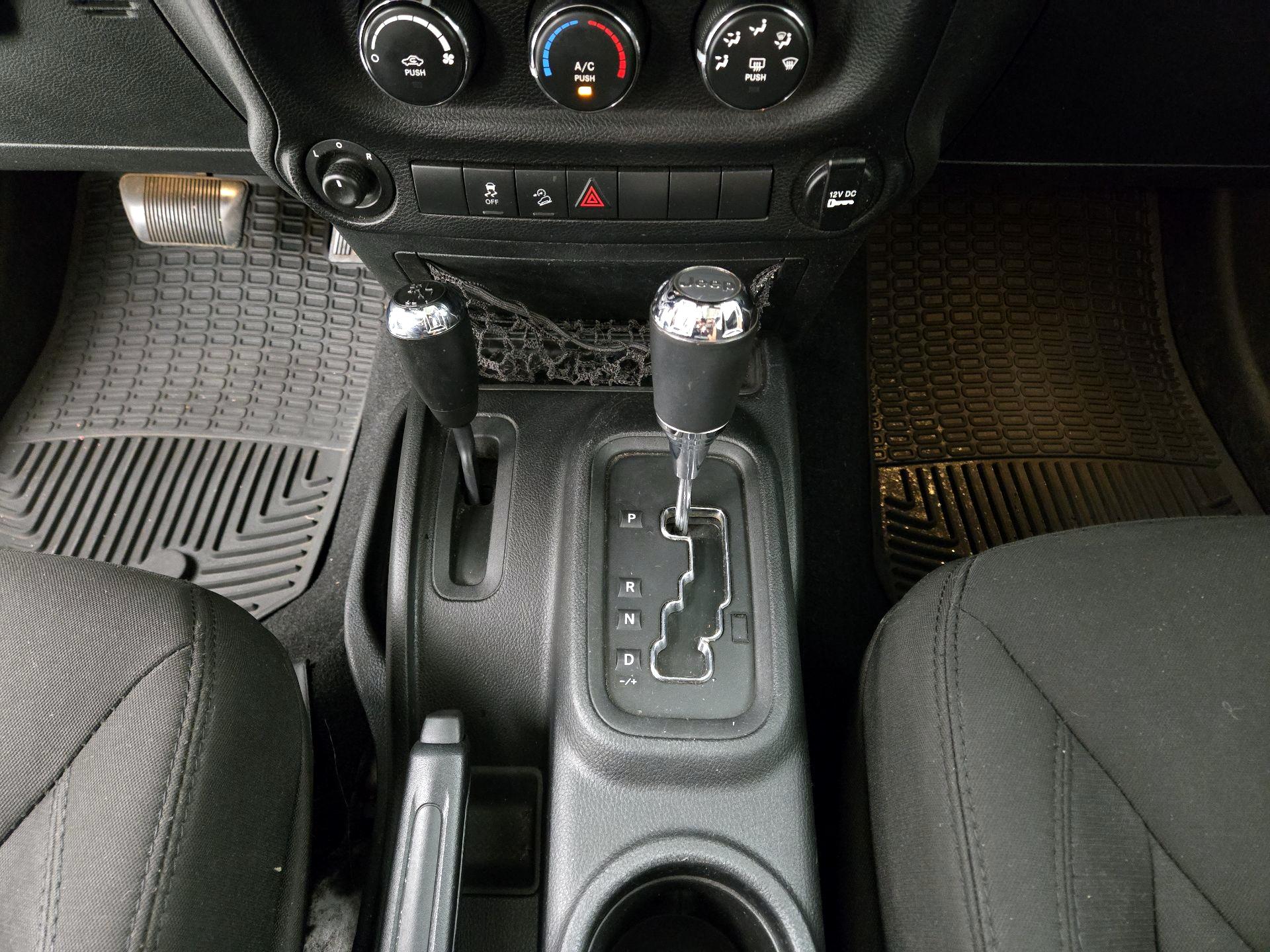 Thumbnail: 2014 Jeep Wrangler - 15