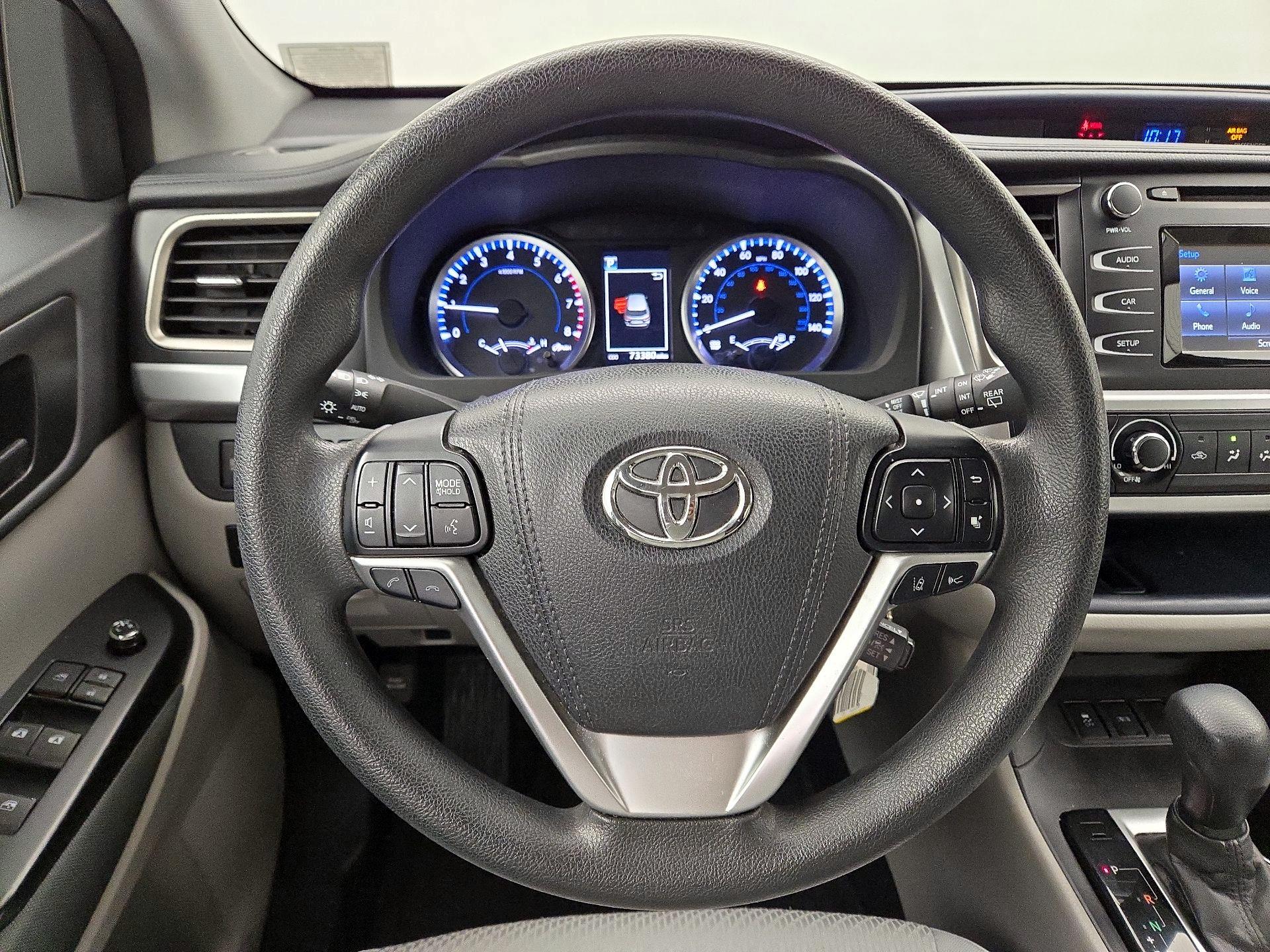 Thumbnail: 2017 Toyota Highlander - 10