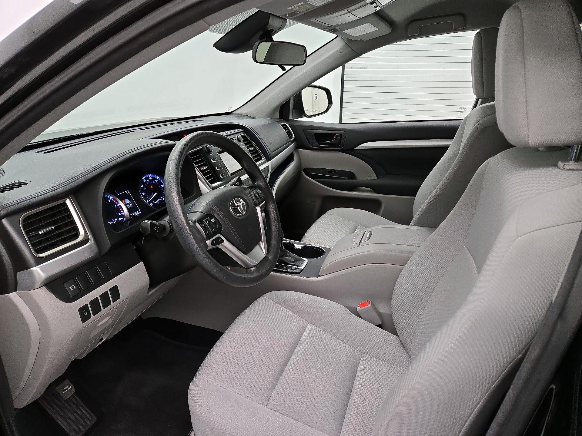 Thumbnail: 2017 Toyota Highlander - 11