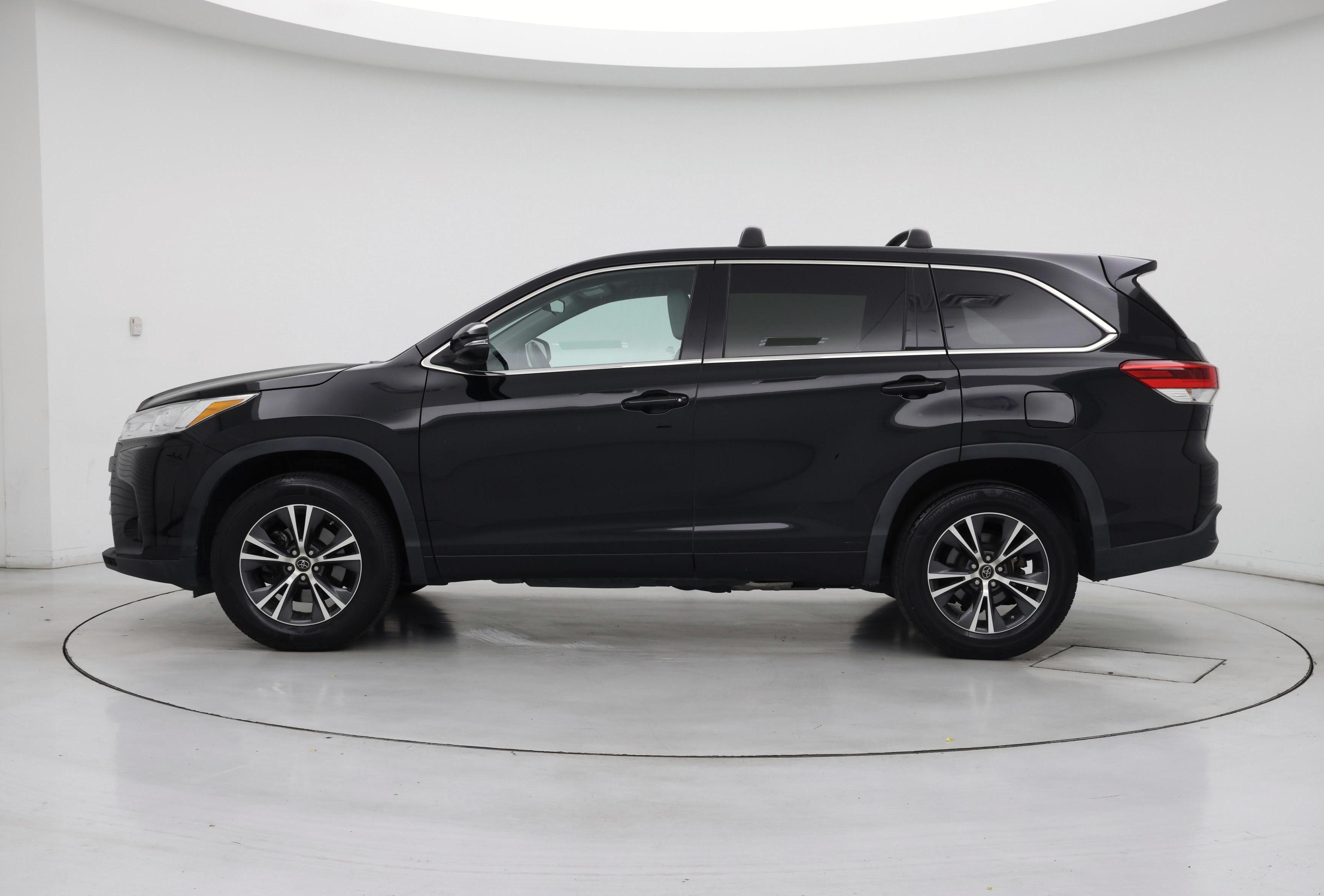 Thumbnail: 2017 Toyota Highlander - 3