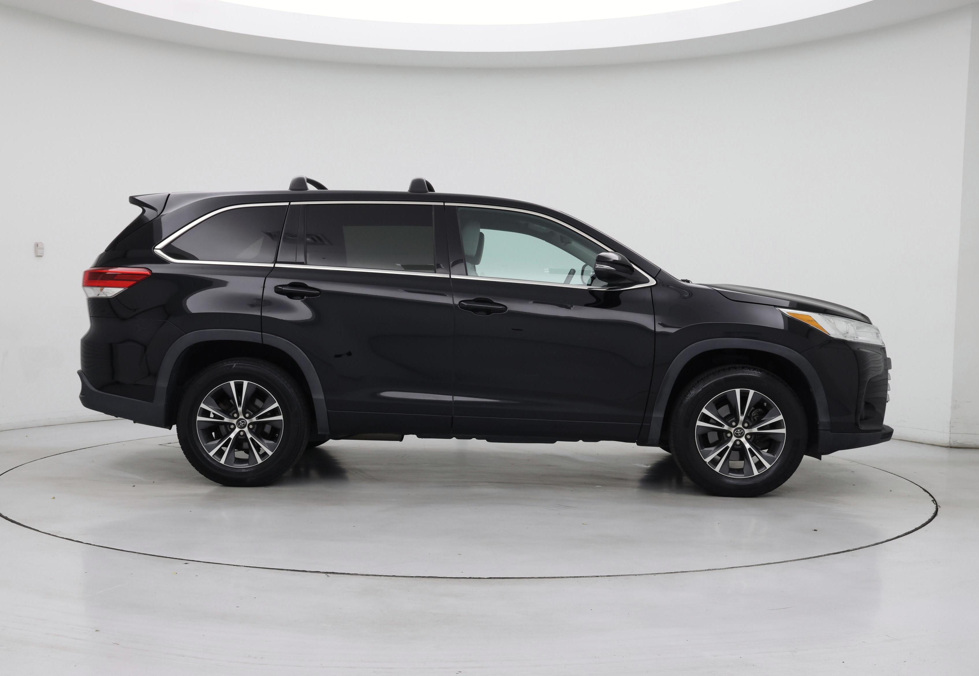 Thumbnail: 2017 Toyota Highlander - 7