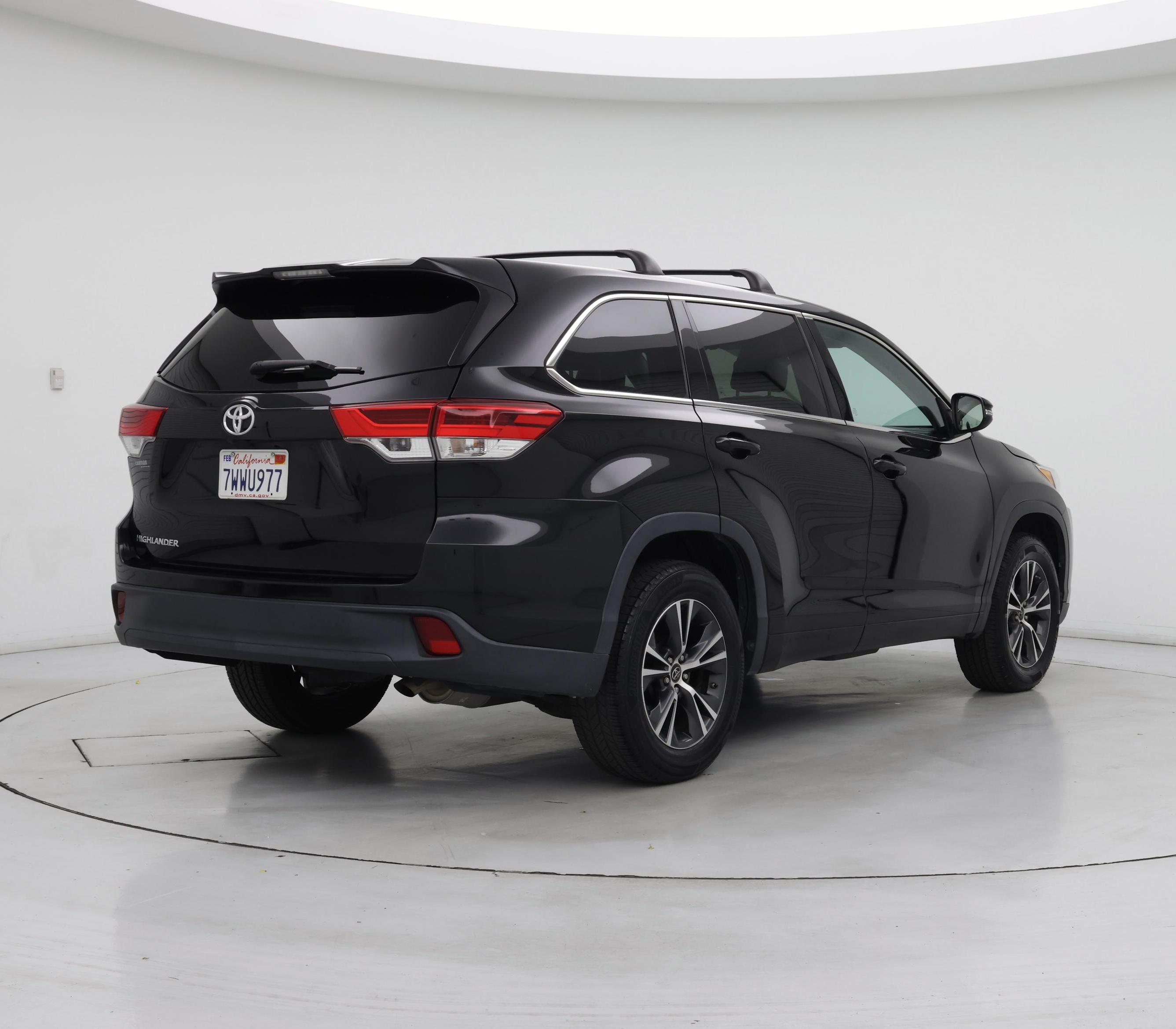 Thumbnail: 2017 Toyota Highlander - 8