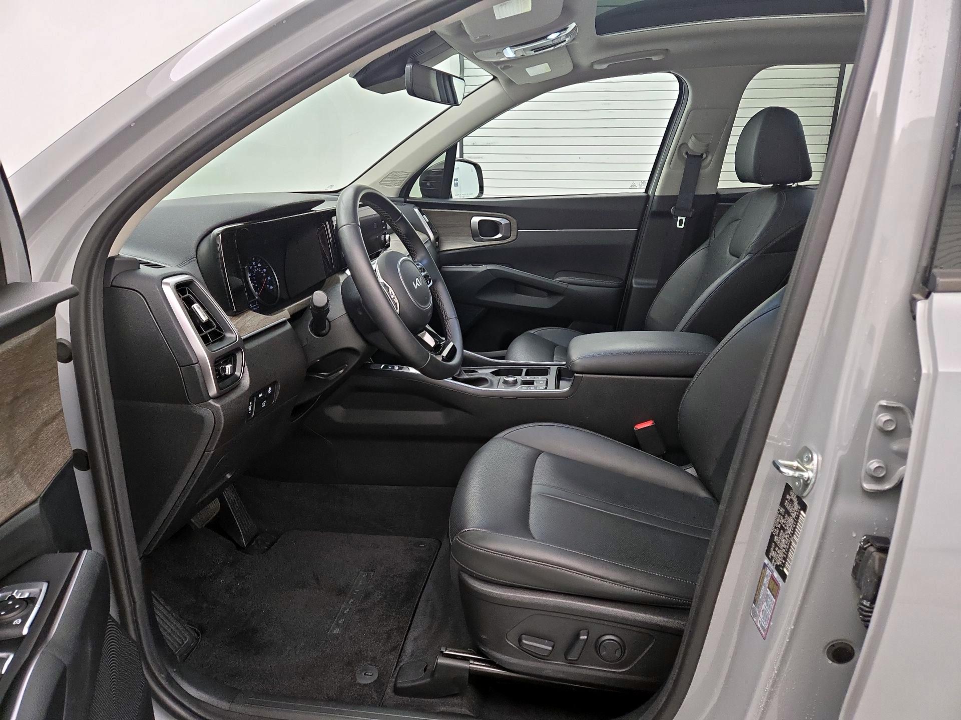Thumbnail: 2023 Kia Sorento - 11