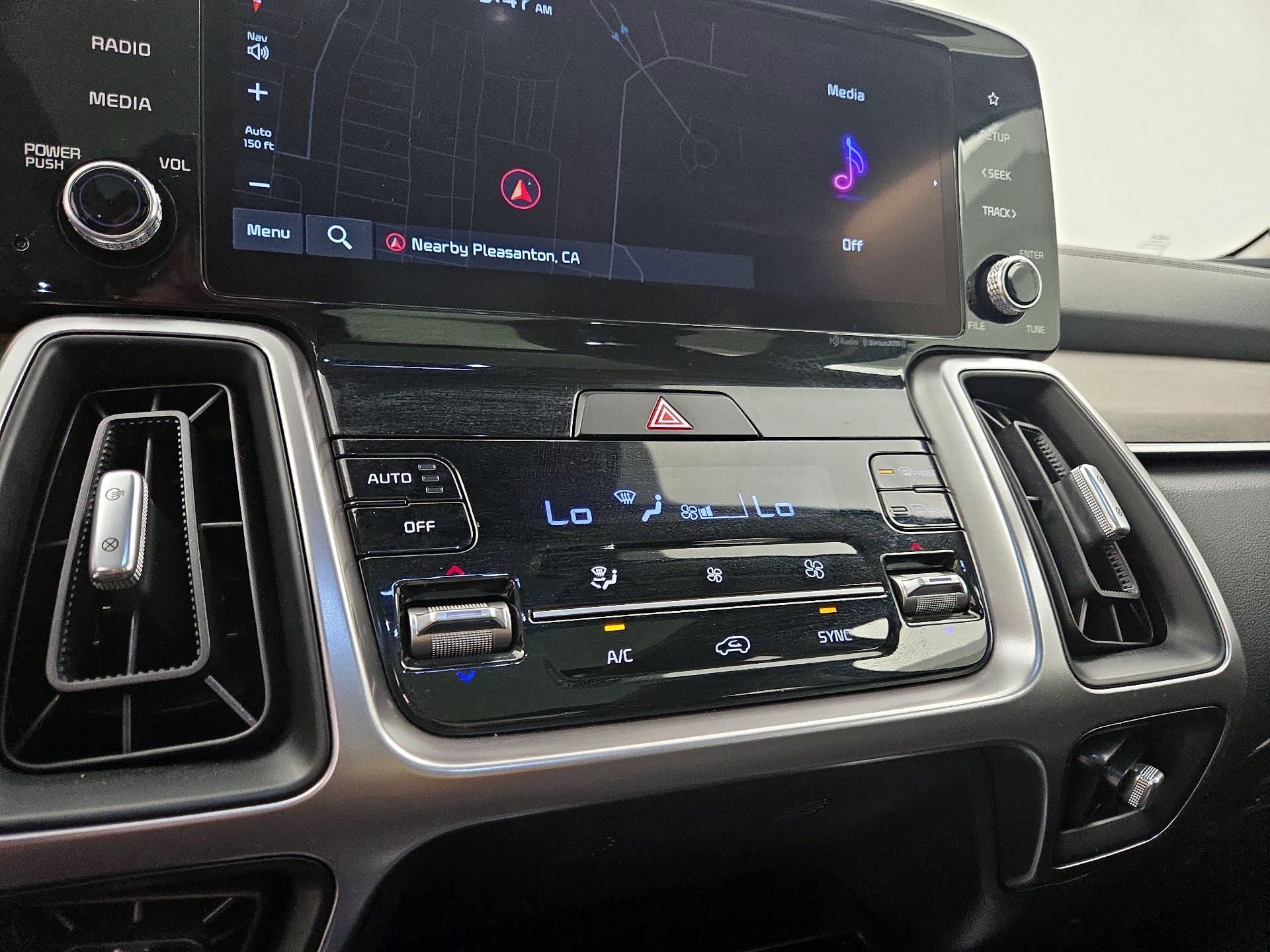 Thumbnail: 2023 Kia Sorento - 17