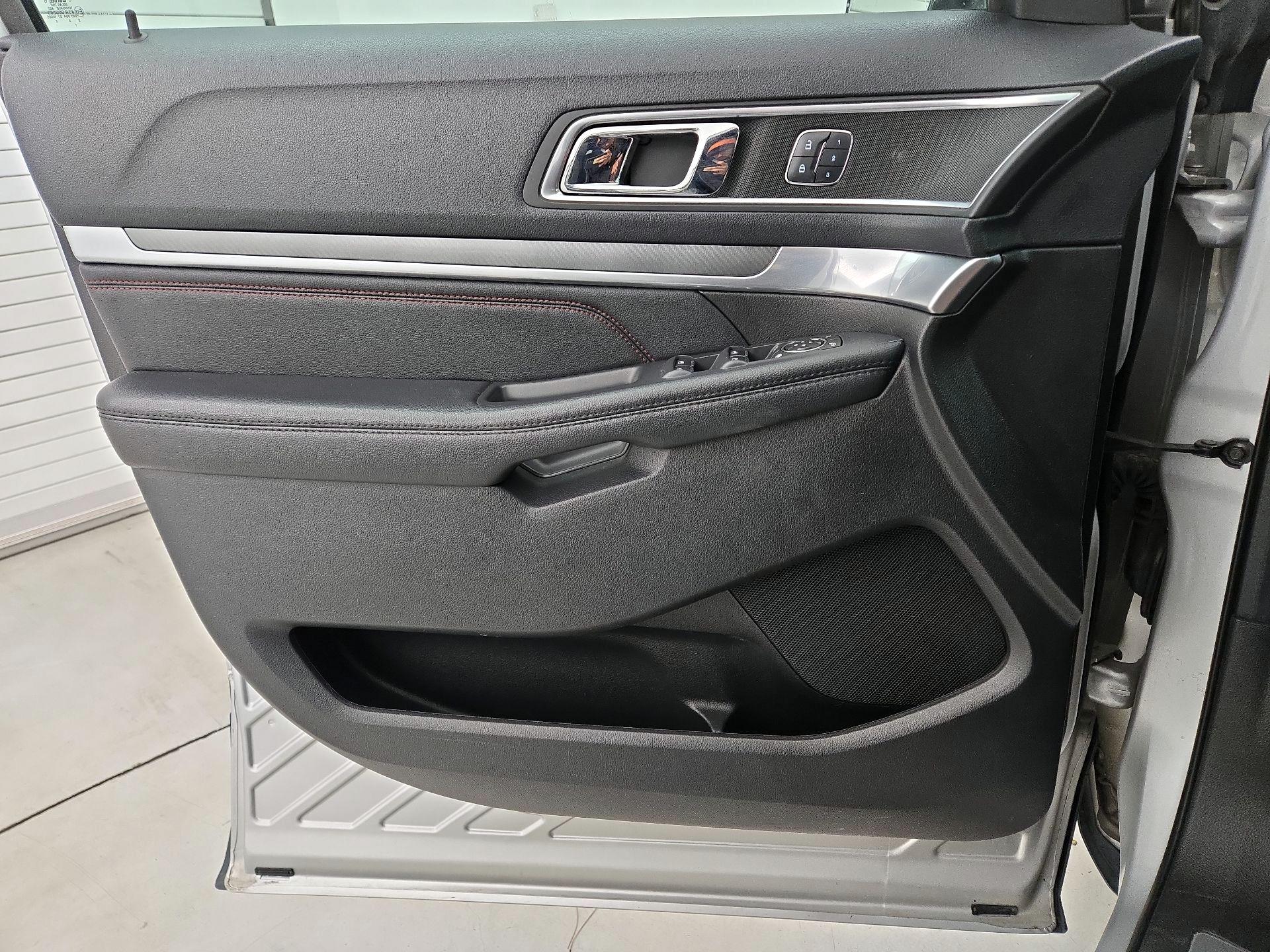 Thumbnail: 2016 Ford Explorer - 12
