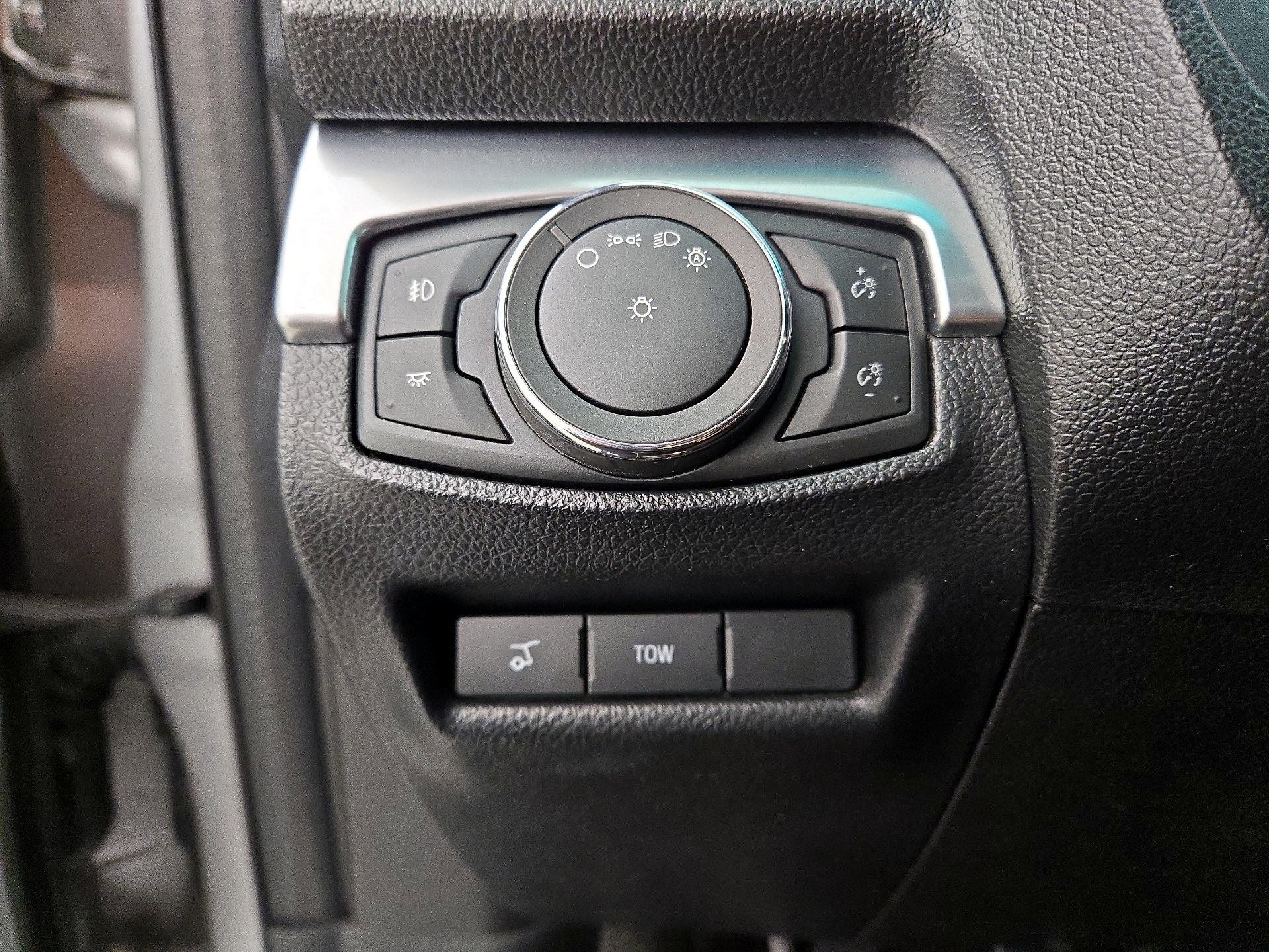 Thumbnail: 2016 Ford Explorer - 13