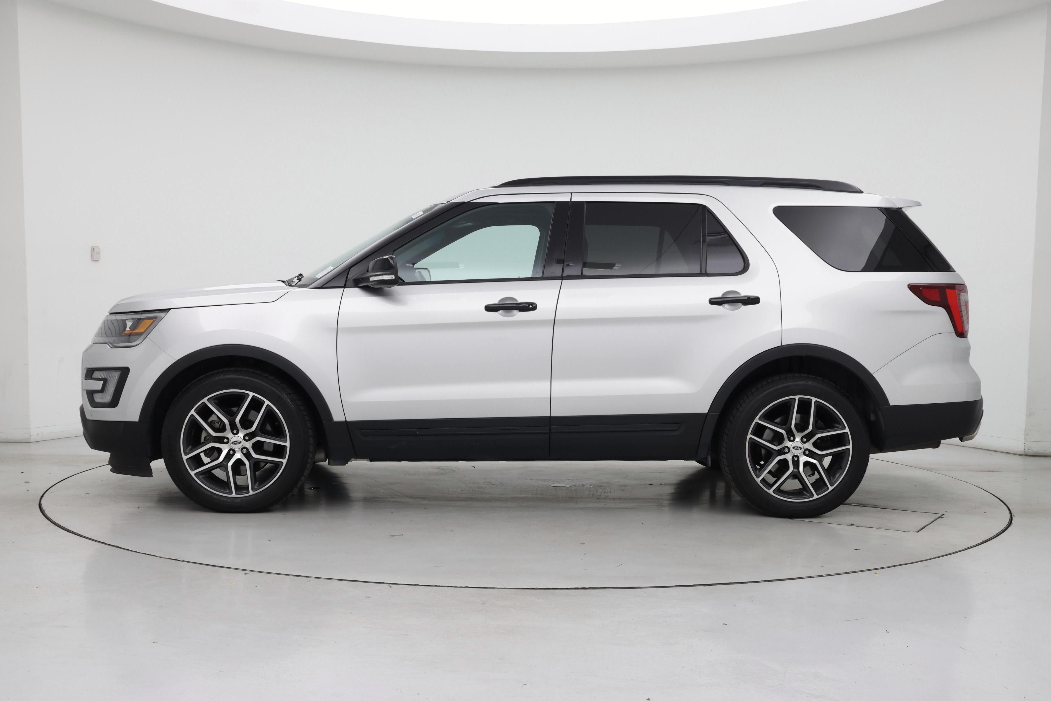 Thumbnail: 2016 Ford Explorer - 3
